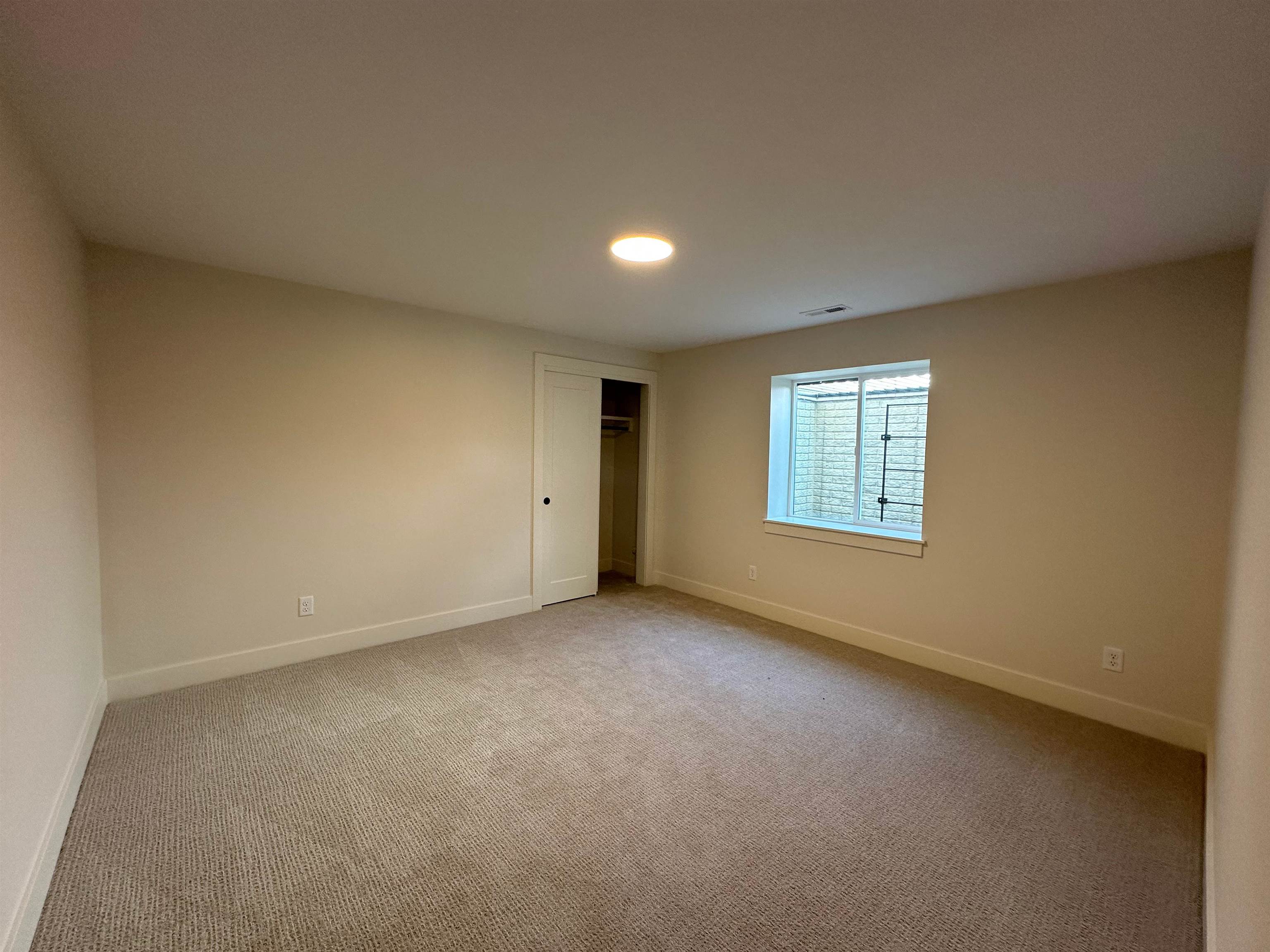 2704 S Clear Creek Property Photo 12