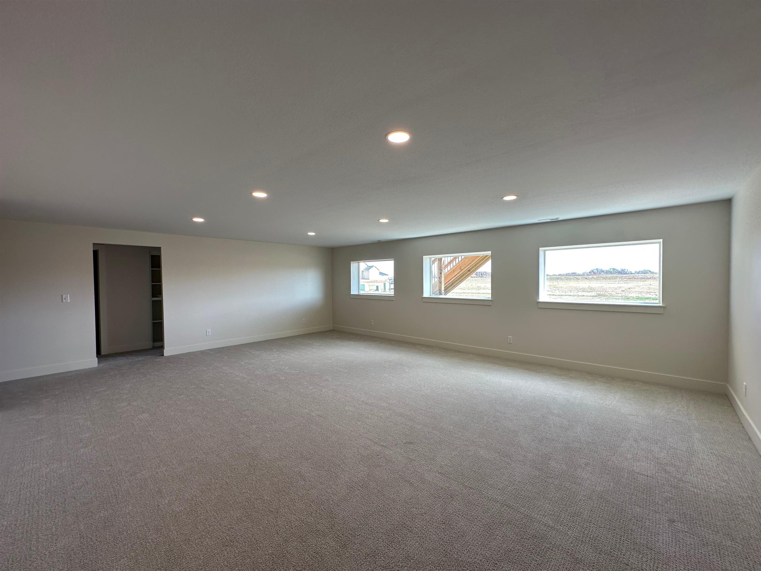 2704 S Clear Creek Property Photo 14