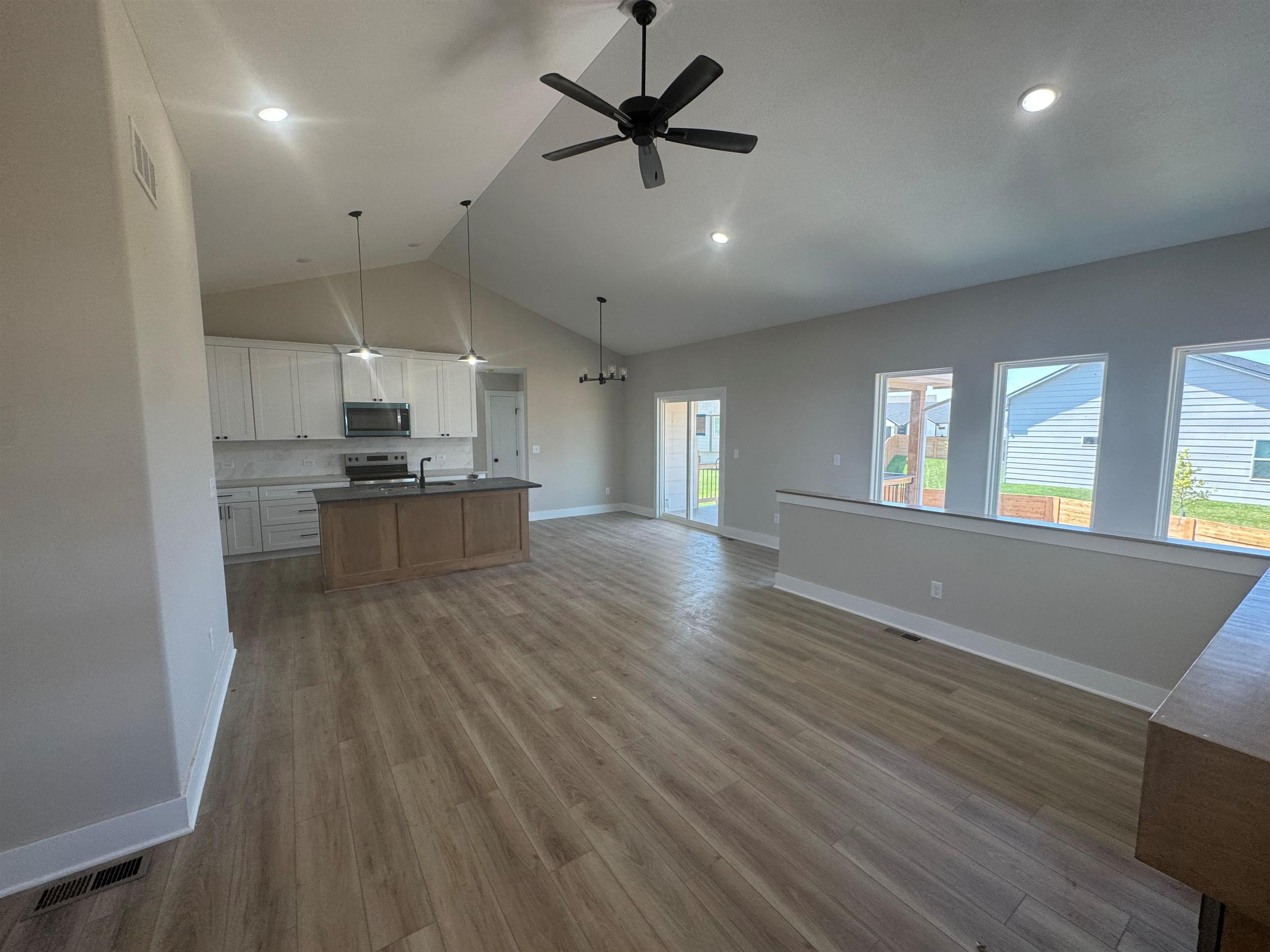 1232 E Outland Ct Property Photo 4