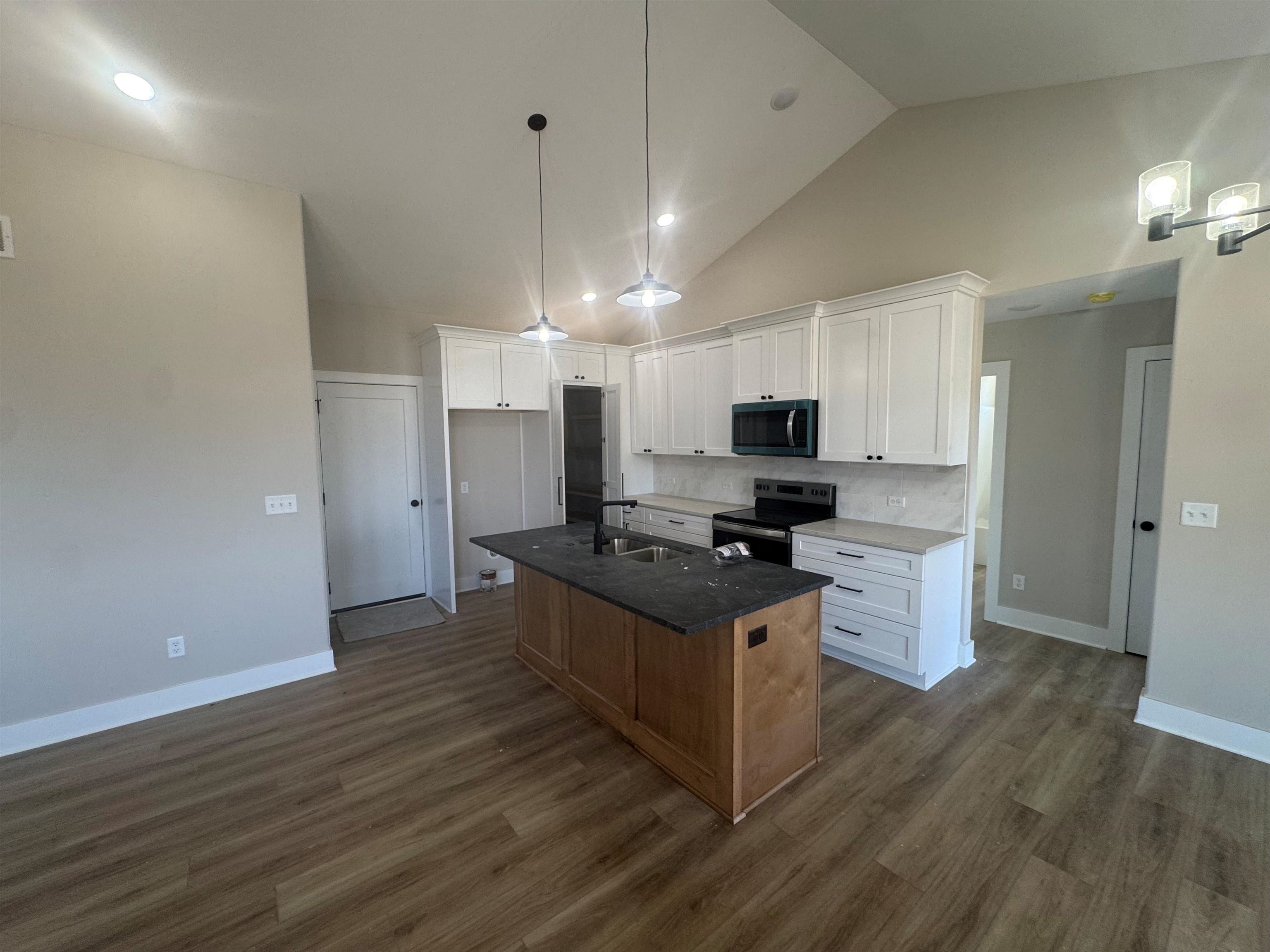 1232 E Outland Ct Property Photo 5