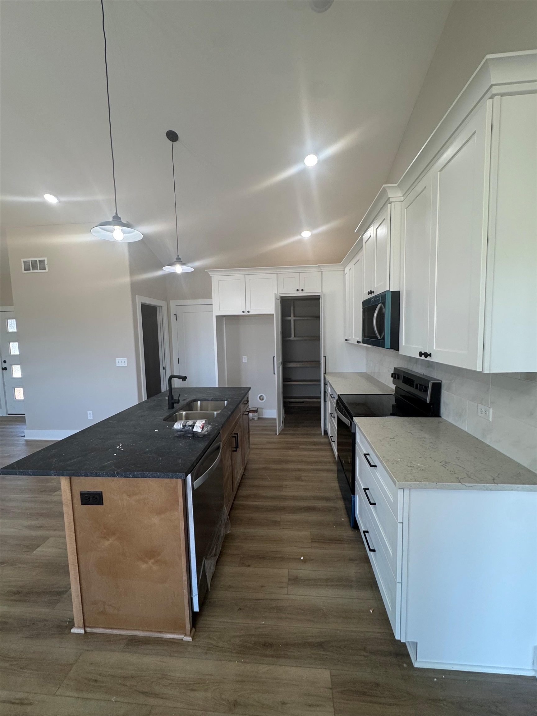 1232 E Outland Ct Property Photo 6