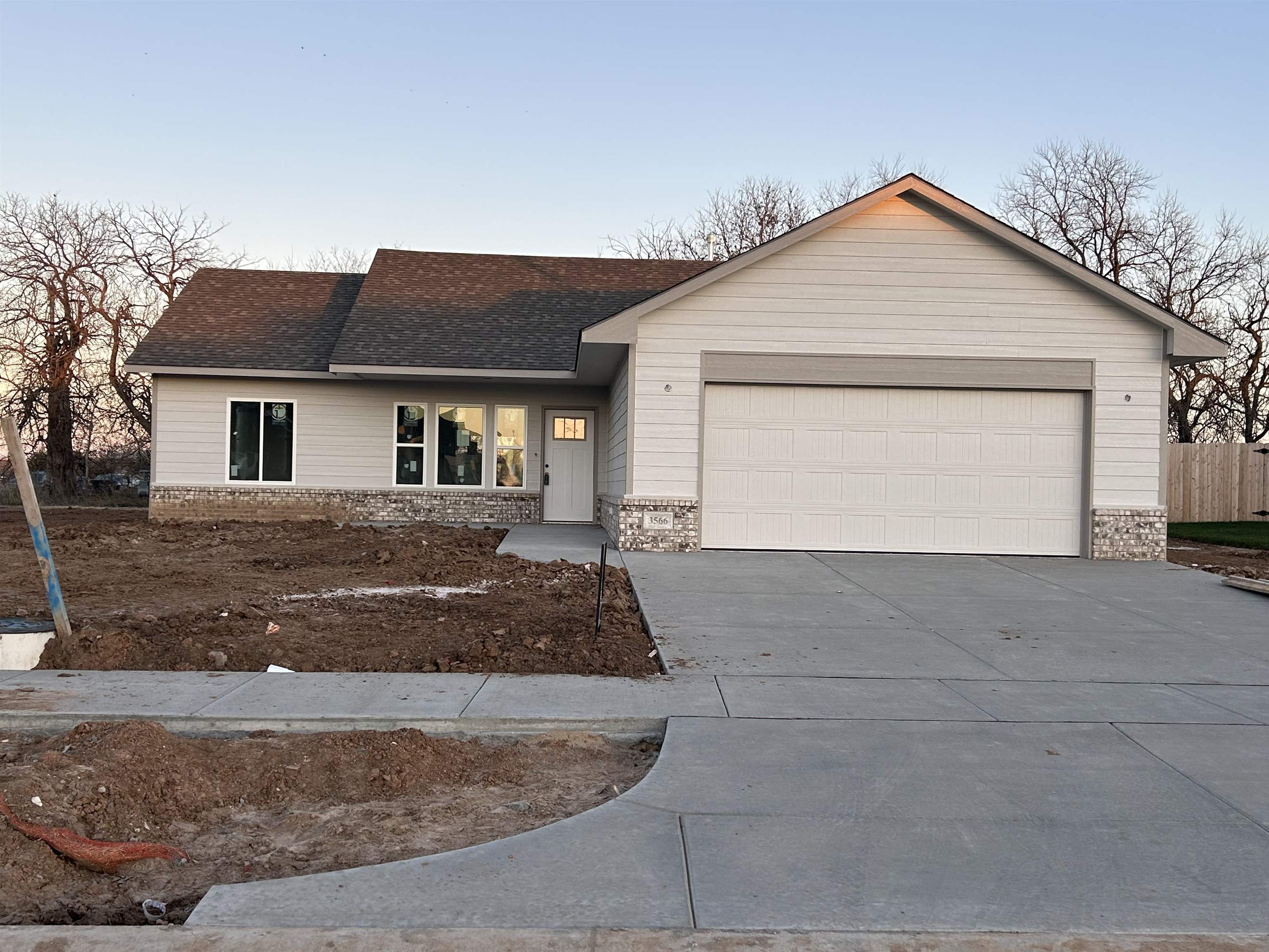 3566 N Forest Park Property Photo 1