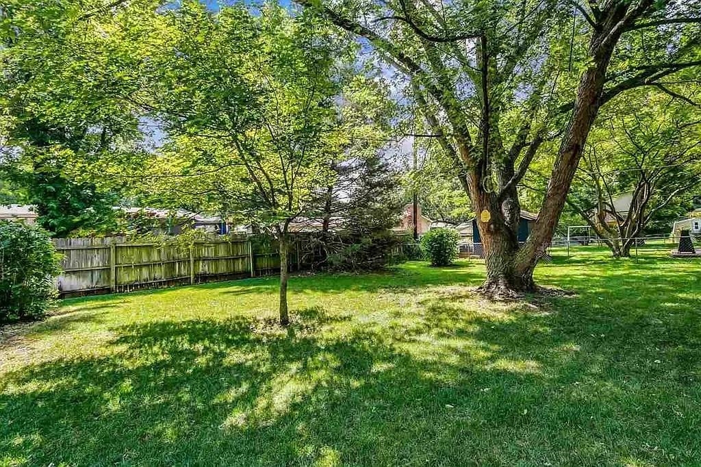 1964 Belmont Property Photo 22
