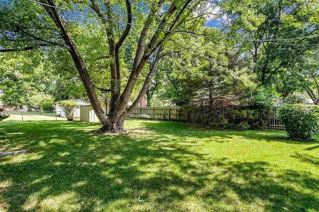 1964 Belmont Property Photo 23