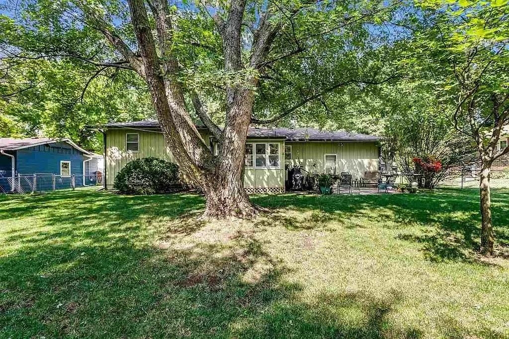 1964 Belmont Property Photo 24