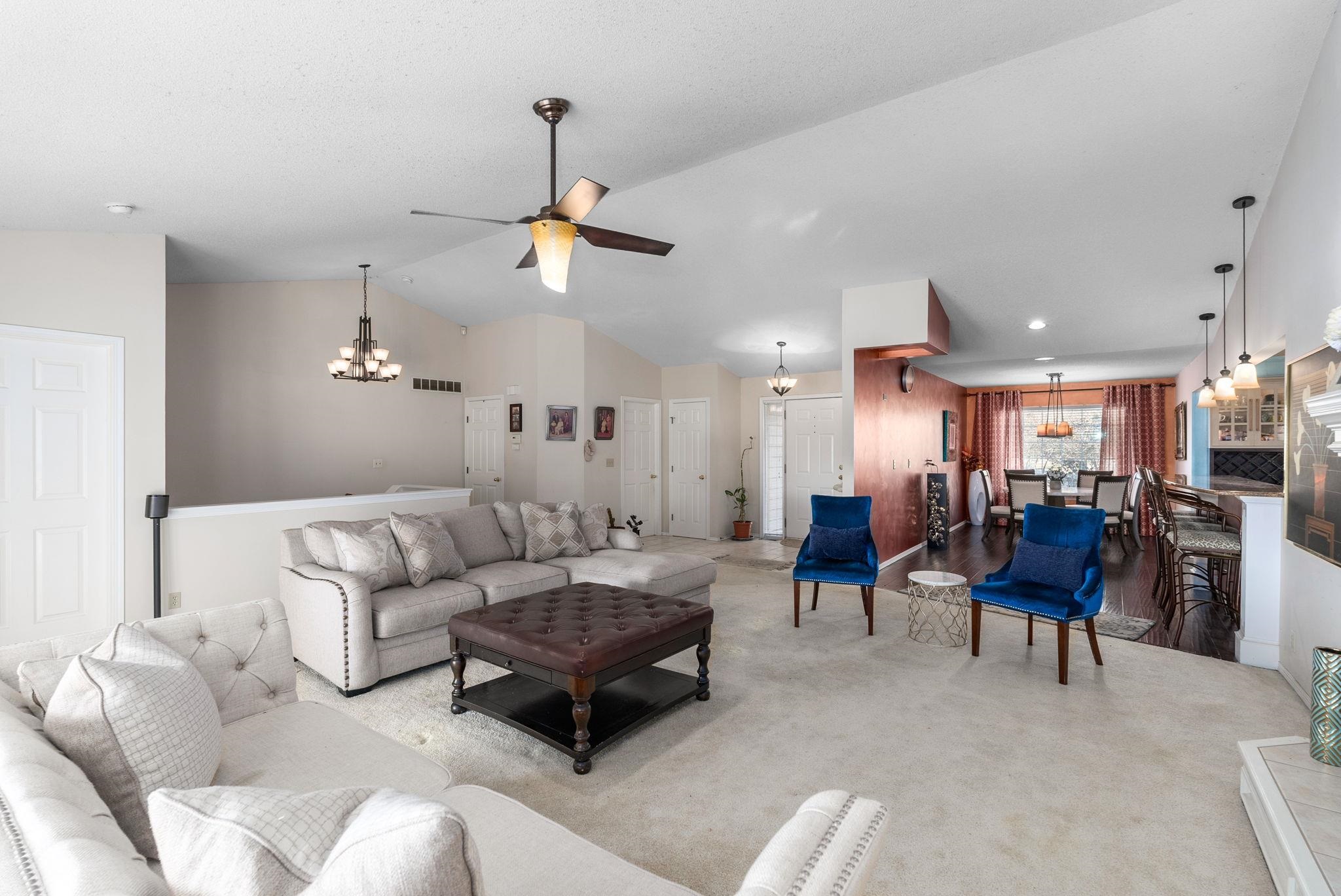 2340 N Lighthouse Cv Property Photo 7