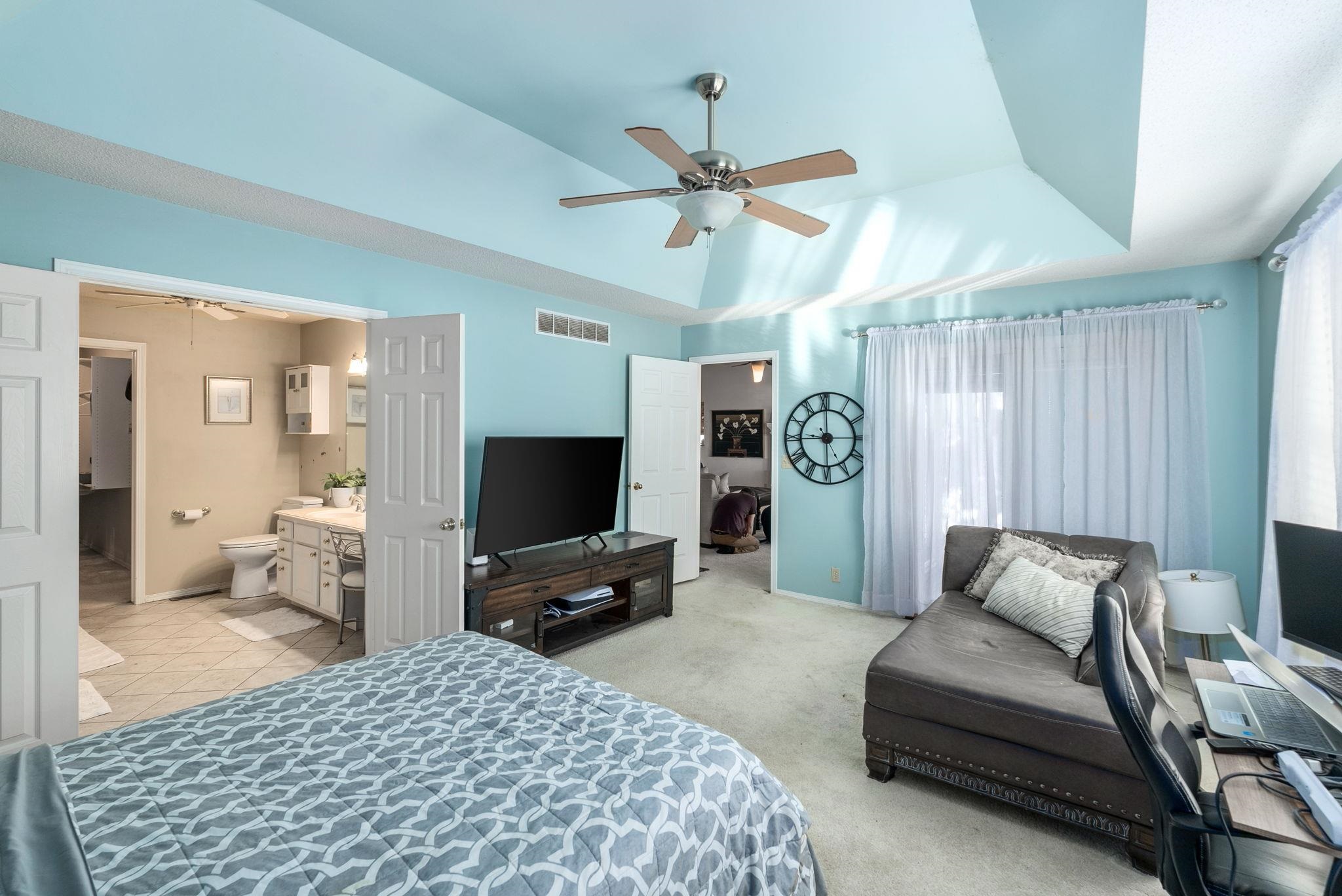 2340 N Lighthouse Cv Property Photo 15