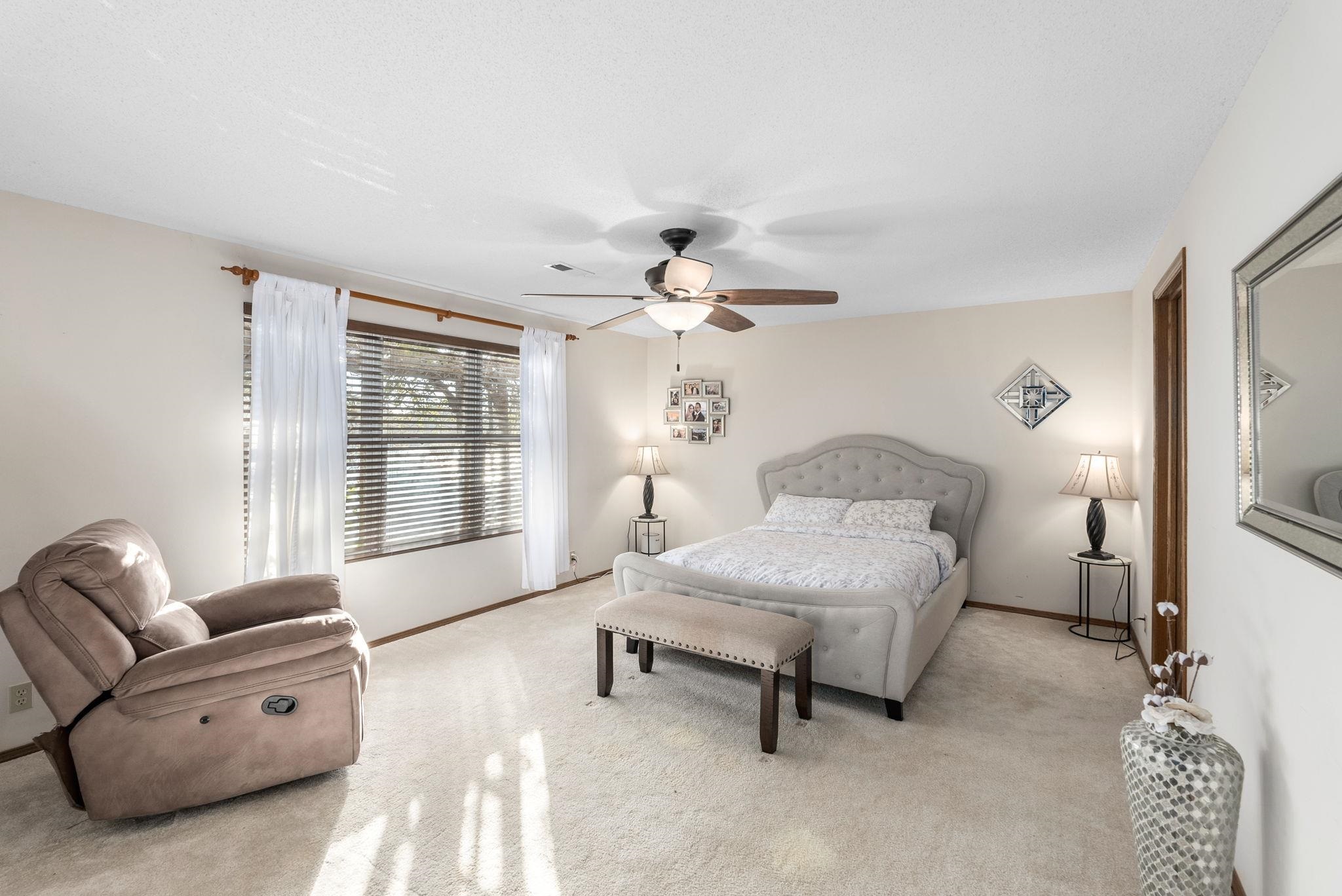 2340 N Lighthouse Cv Property Photo 25