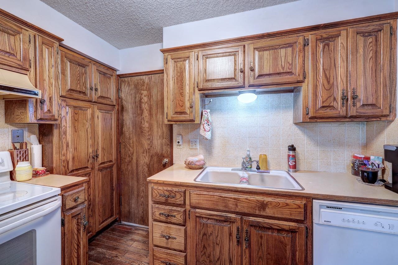 20 Renfrew Rd Property Photo 9
