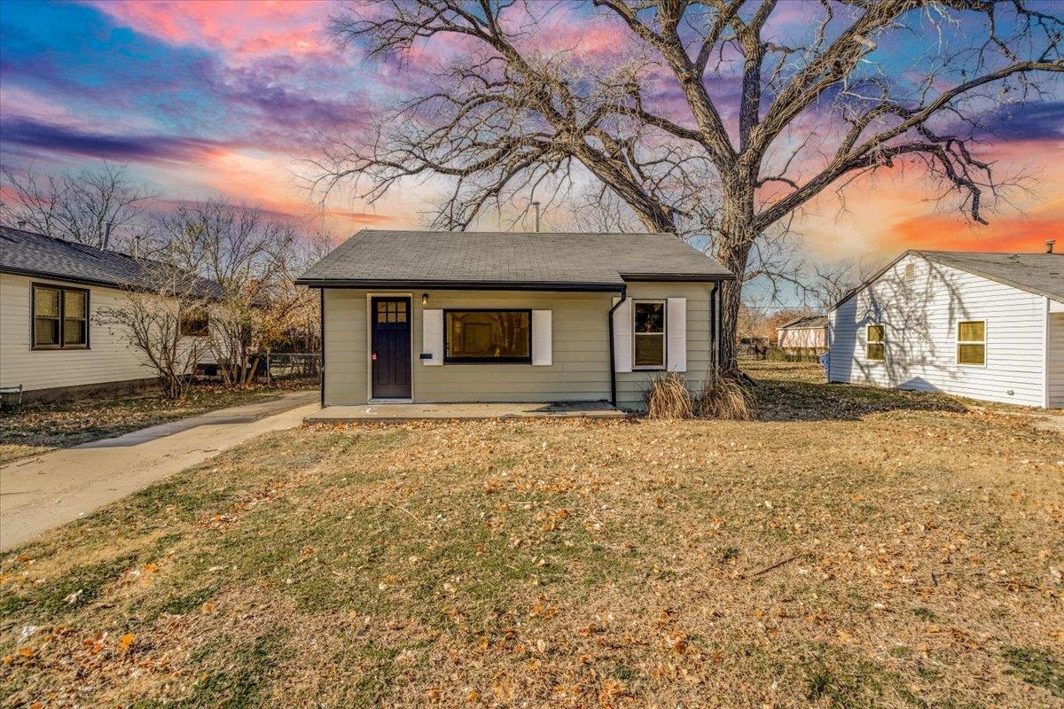 2211 S Saint Francis Property Photo