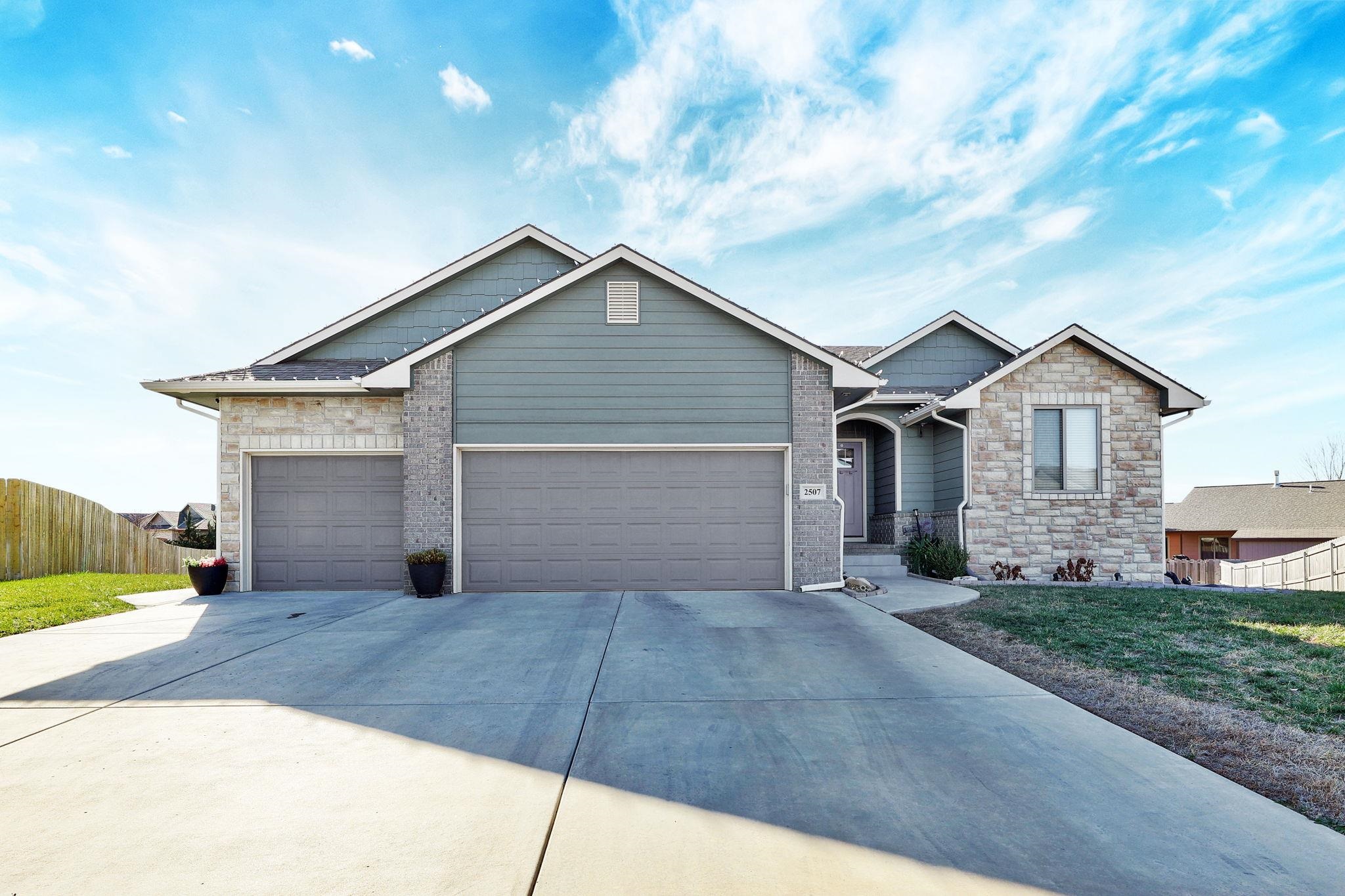 2507 E New Spring Circle Property Photo