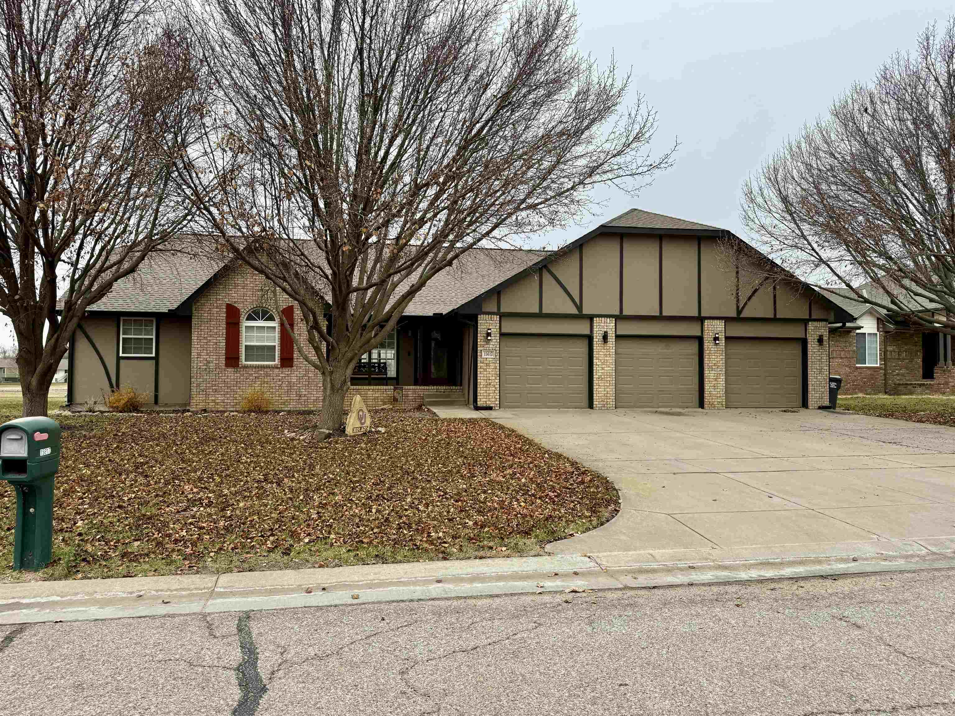 15617 E Woodcreek St Property Photo 1