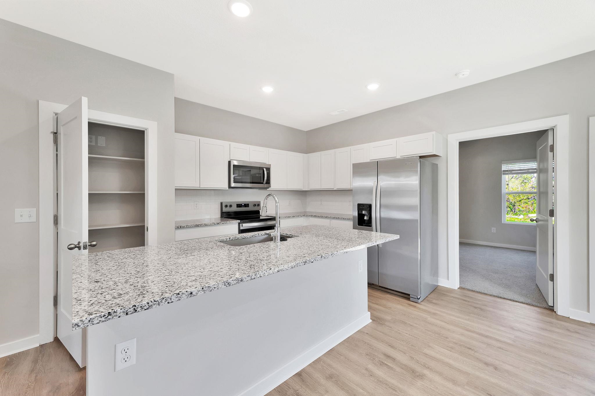 1408 Sedgwick St Property Photo 11