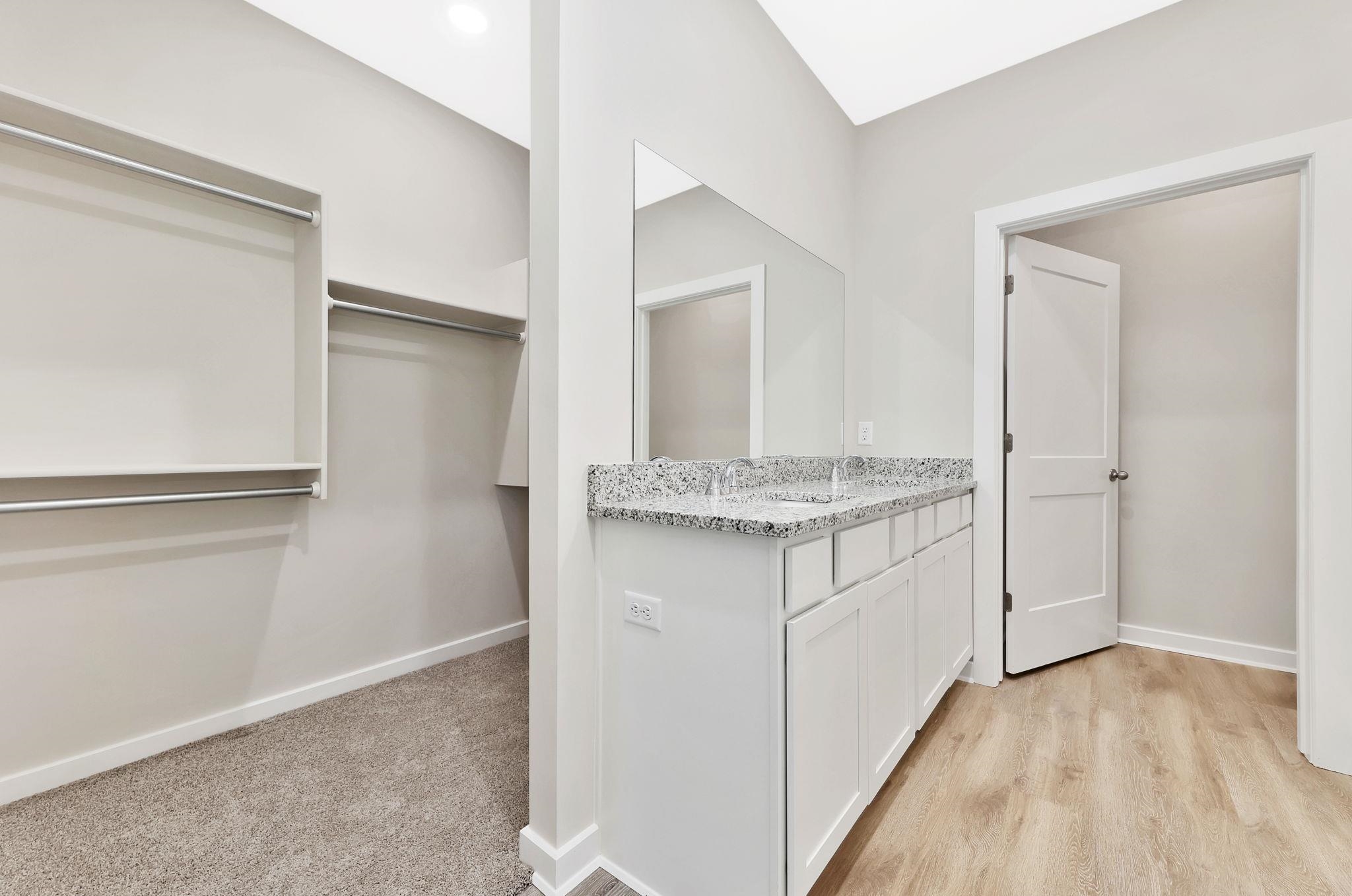 1408 Sedgwick St Property Photo 16