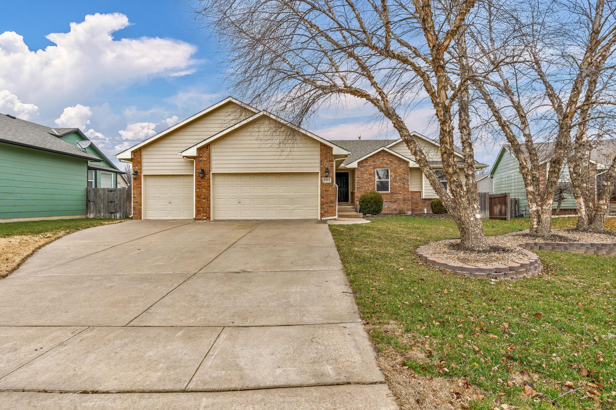 1913 N Beretta Ct Property Photo