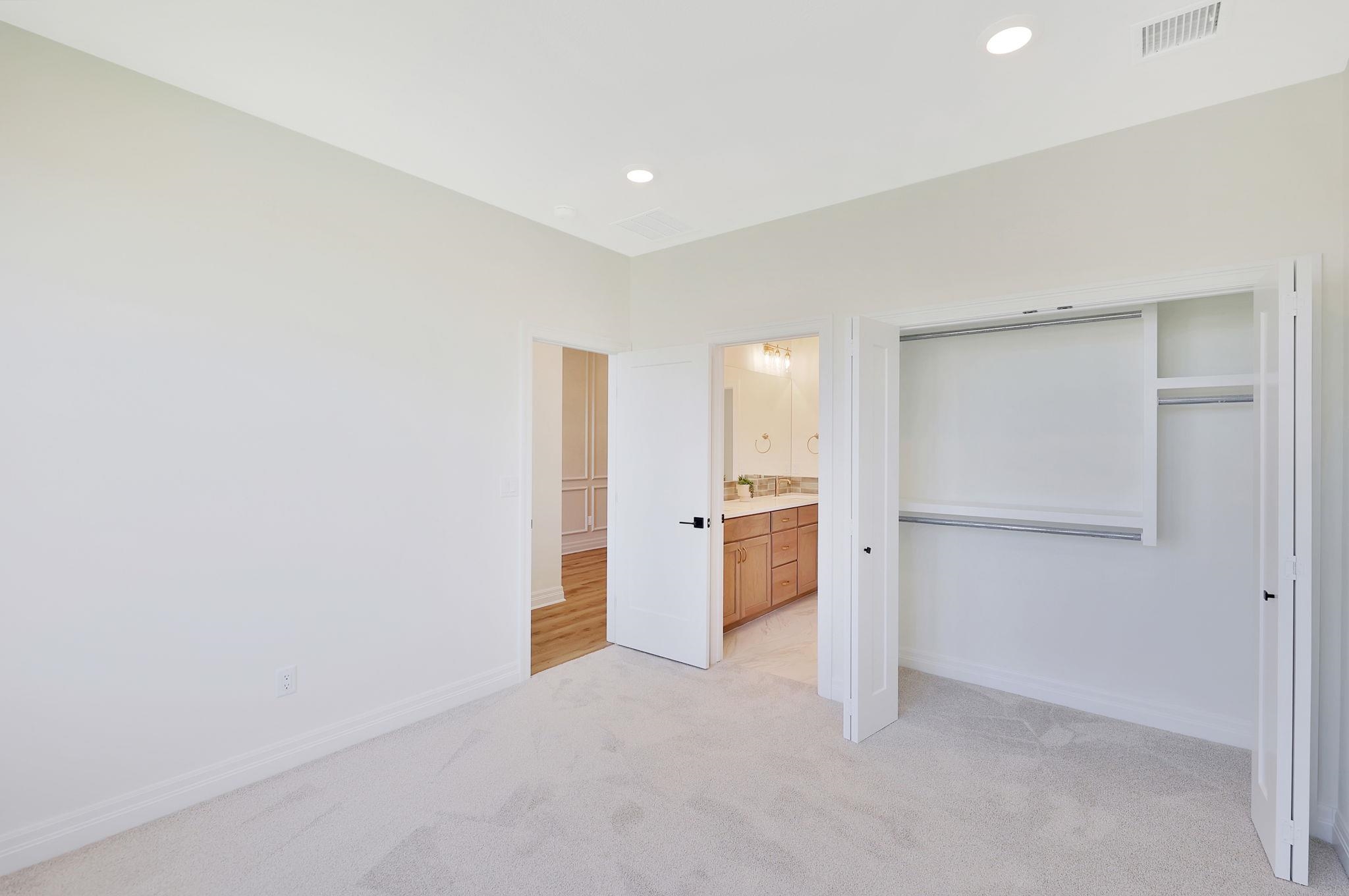 826 N Speyside Cir Property Photo 5