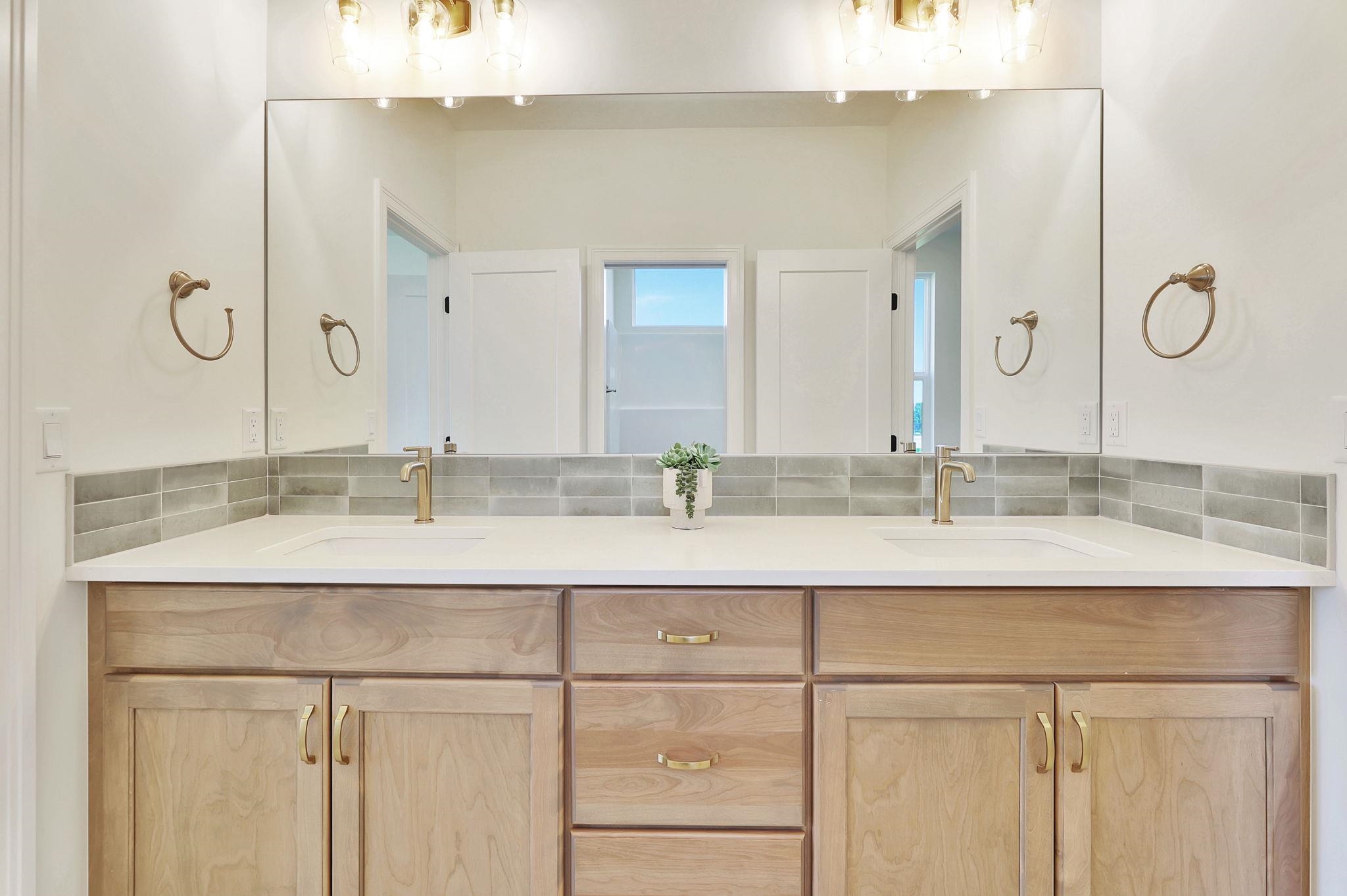 826 N Speyside Cir Property Photo 6