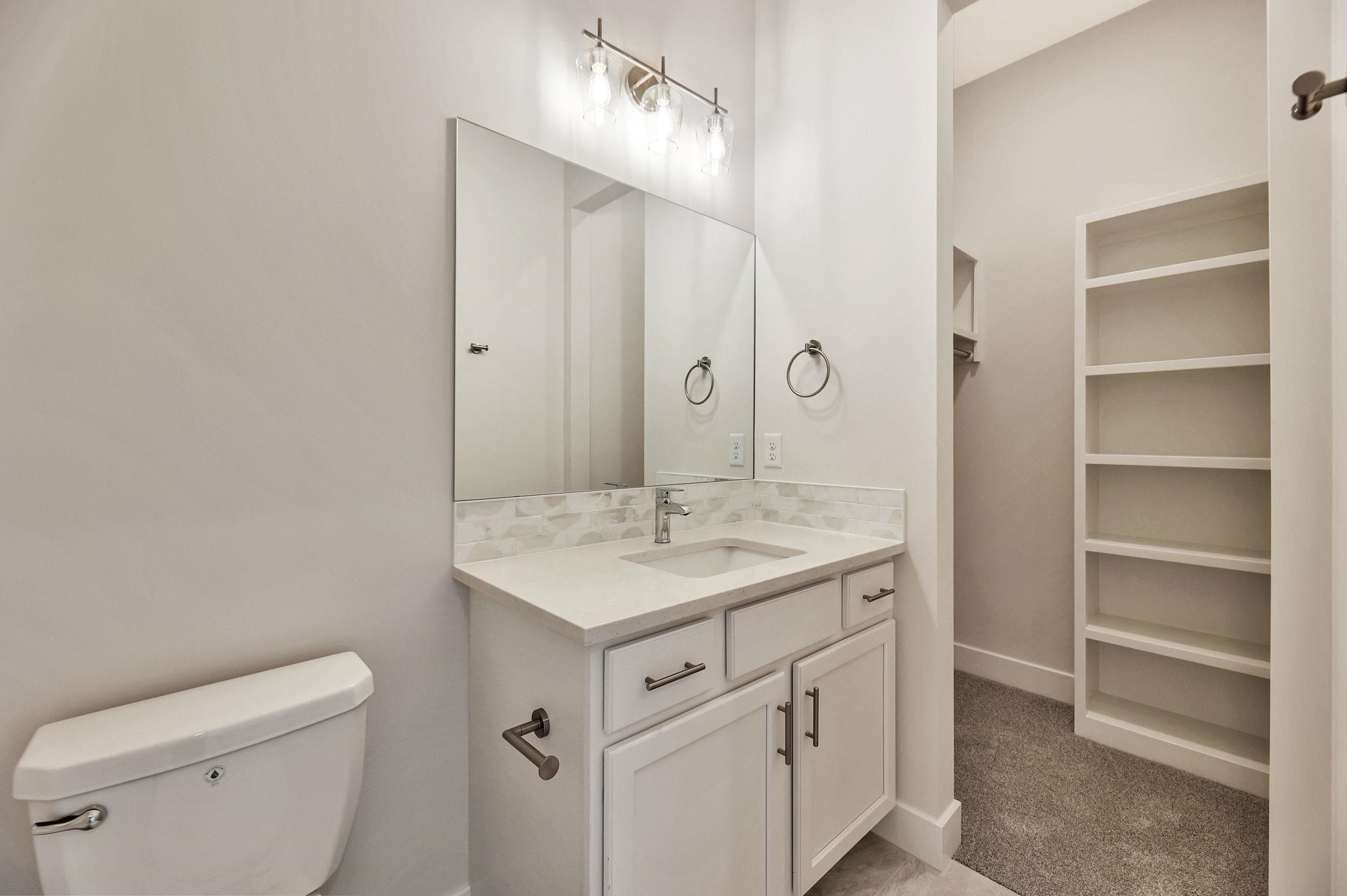 832 N Speyside Cir Property Photo 9
