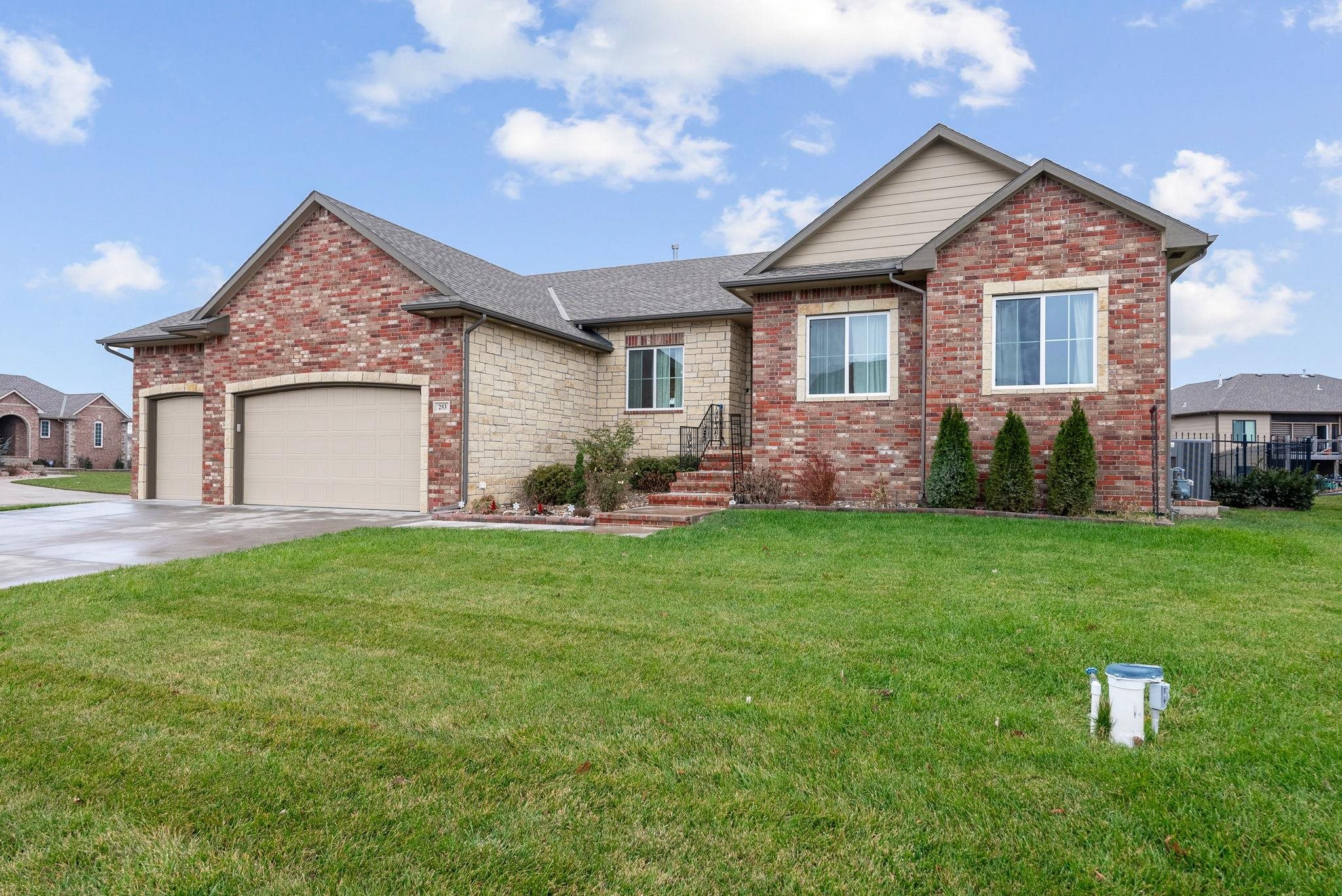 253 S Grand Mere Ct Property Photo