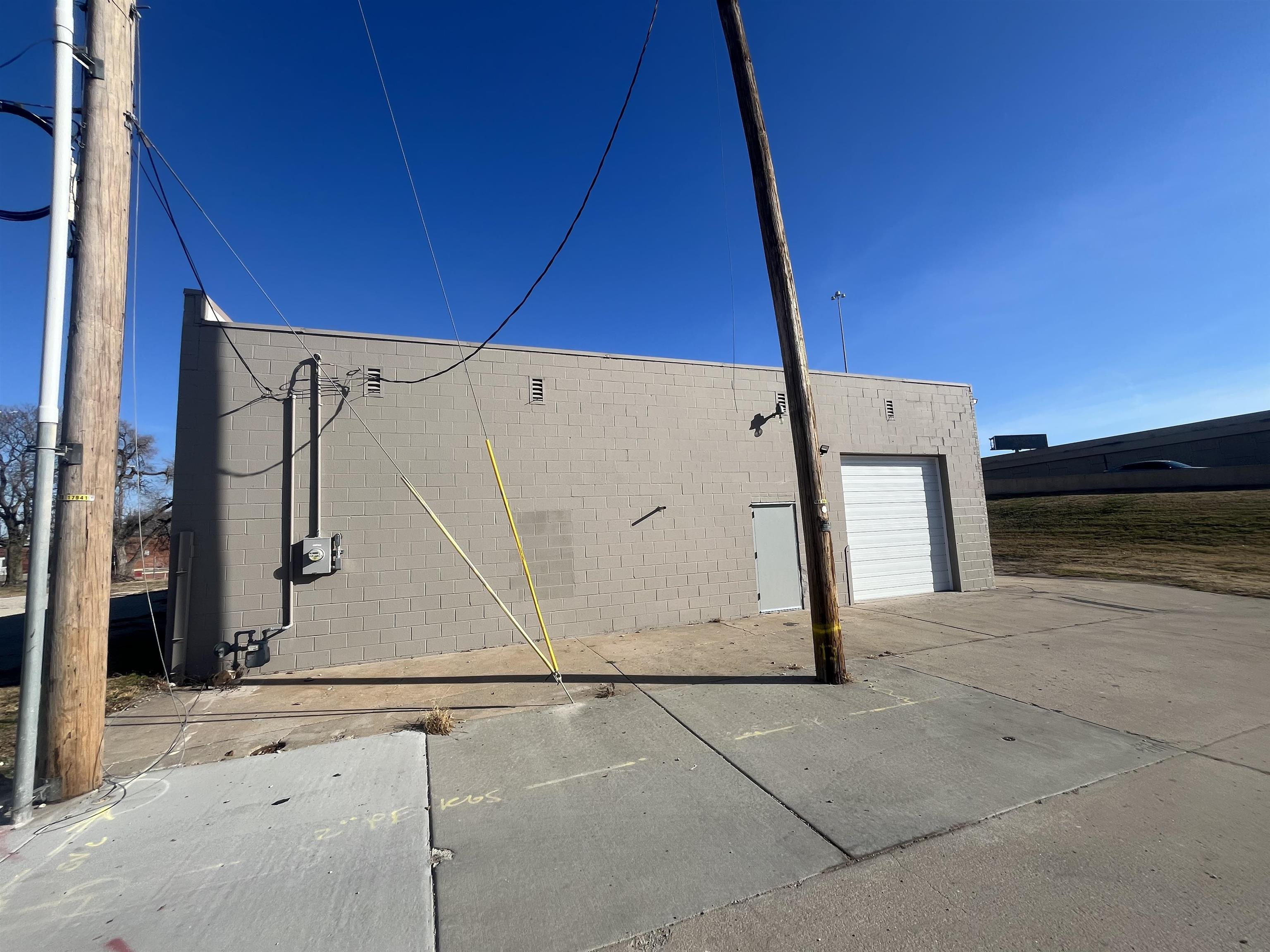 611 S Emporia Property Photo 3