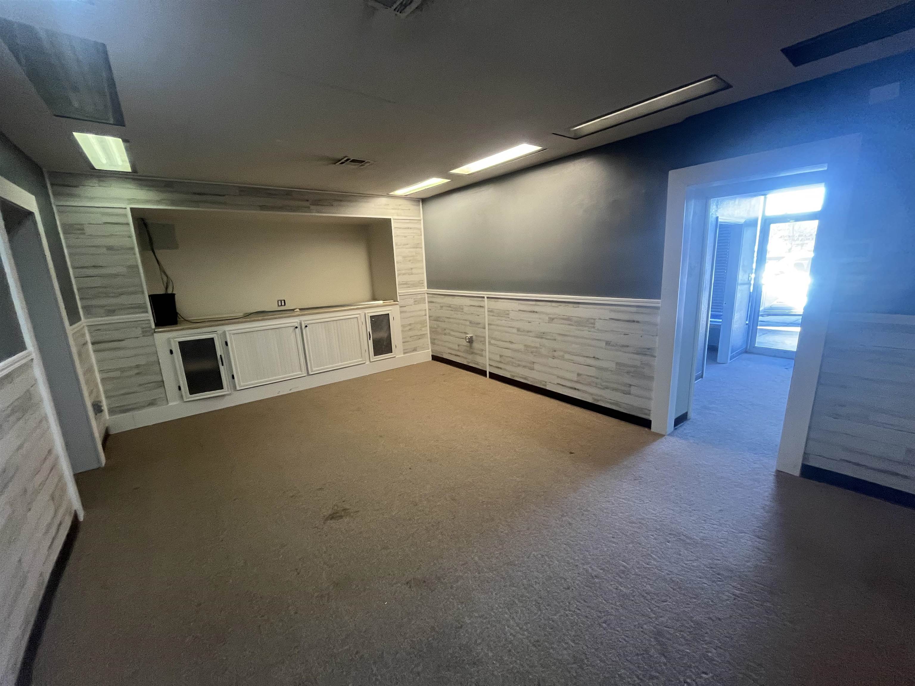 611 S Emporia Property Photo 11