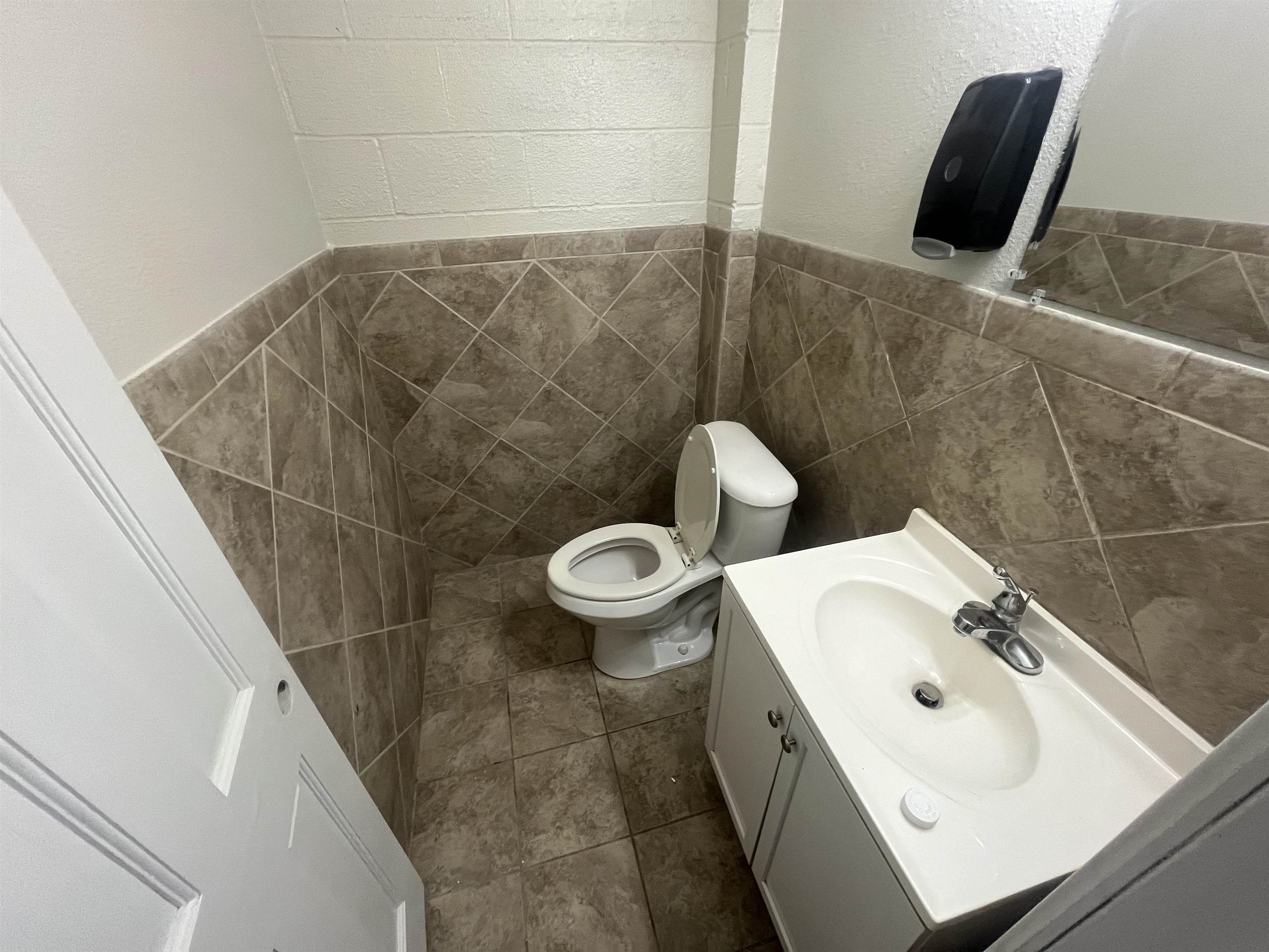 611 S Emporia Property Photo 14