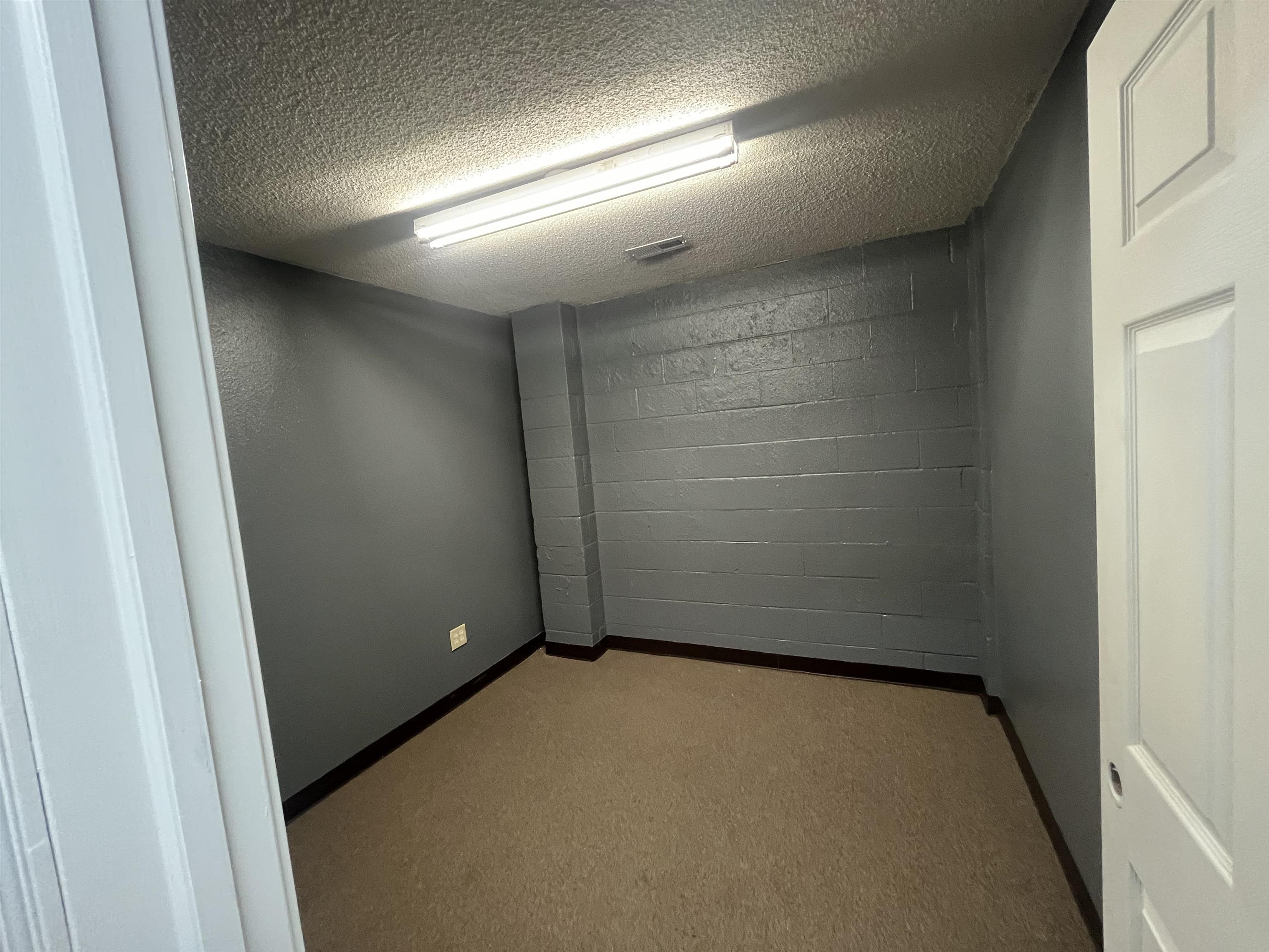 611 S Emporia Property Photo 16