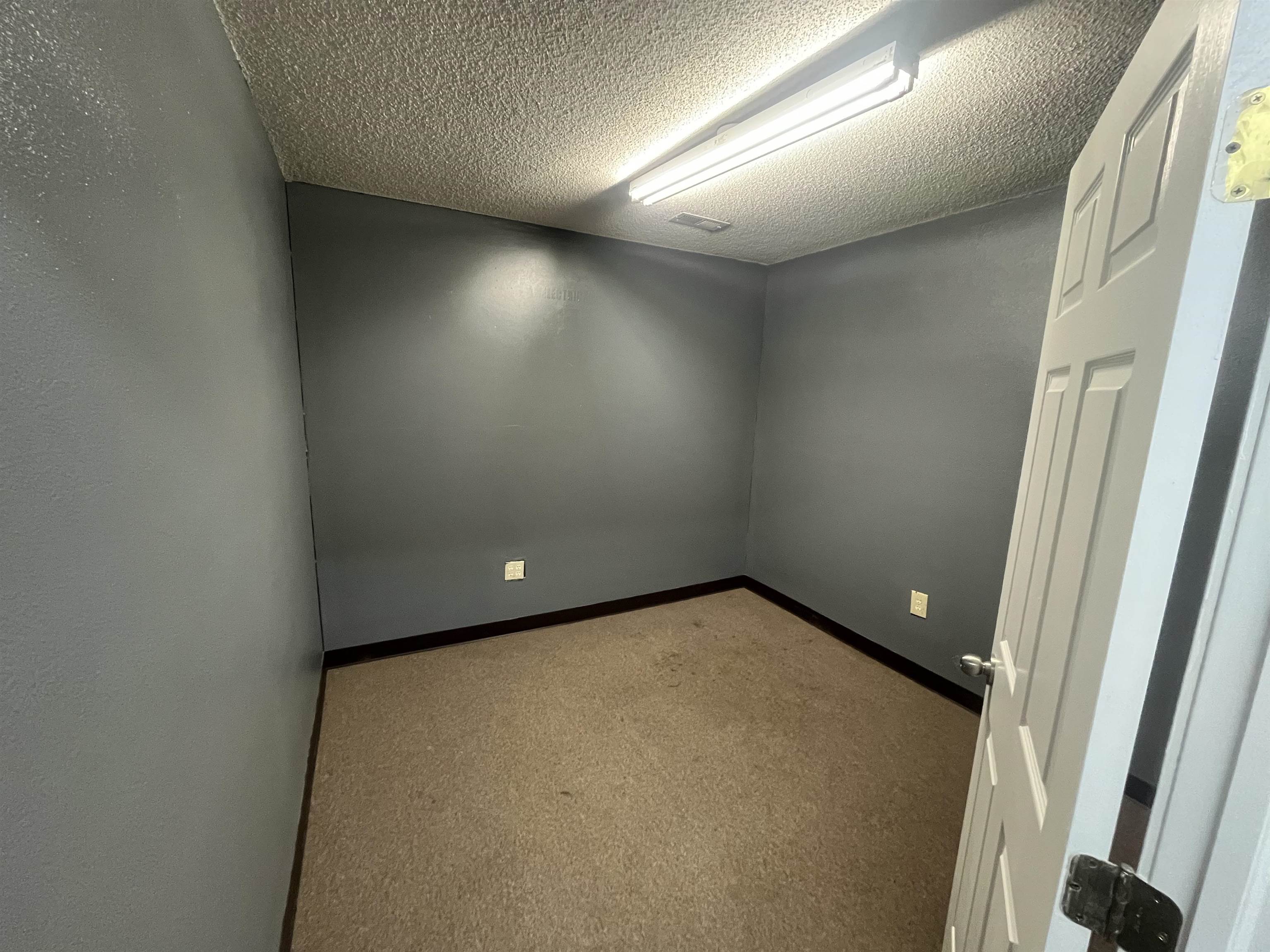 611 S Emporia Property Photo 18