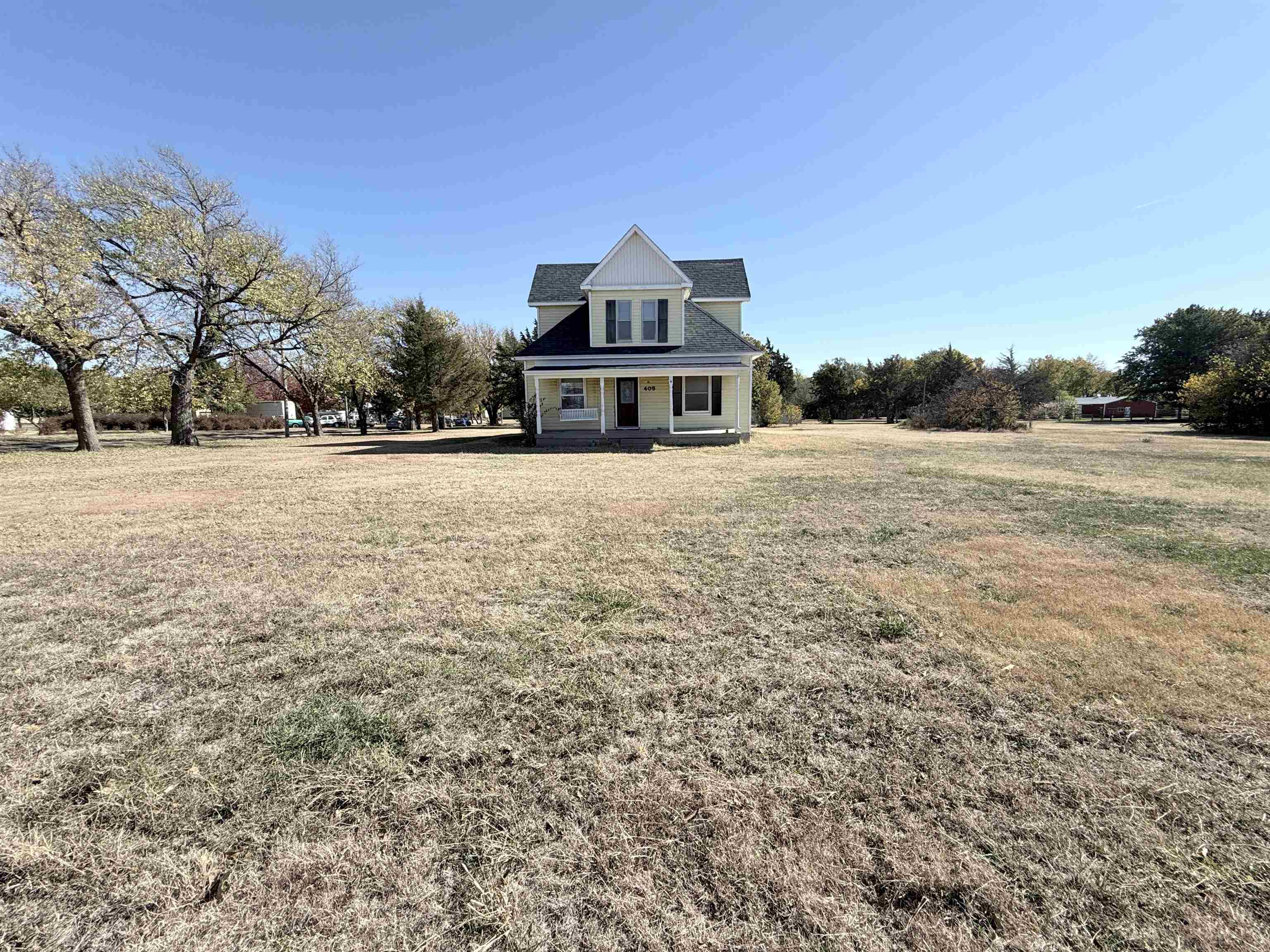 405 Main Property Photo 3