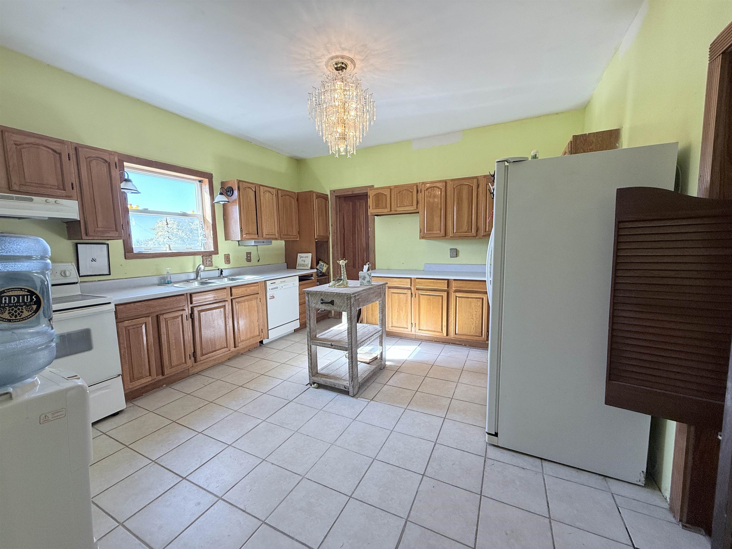 405 Main Property Photo 6