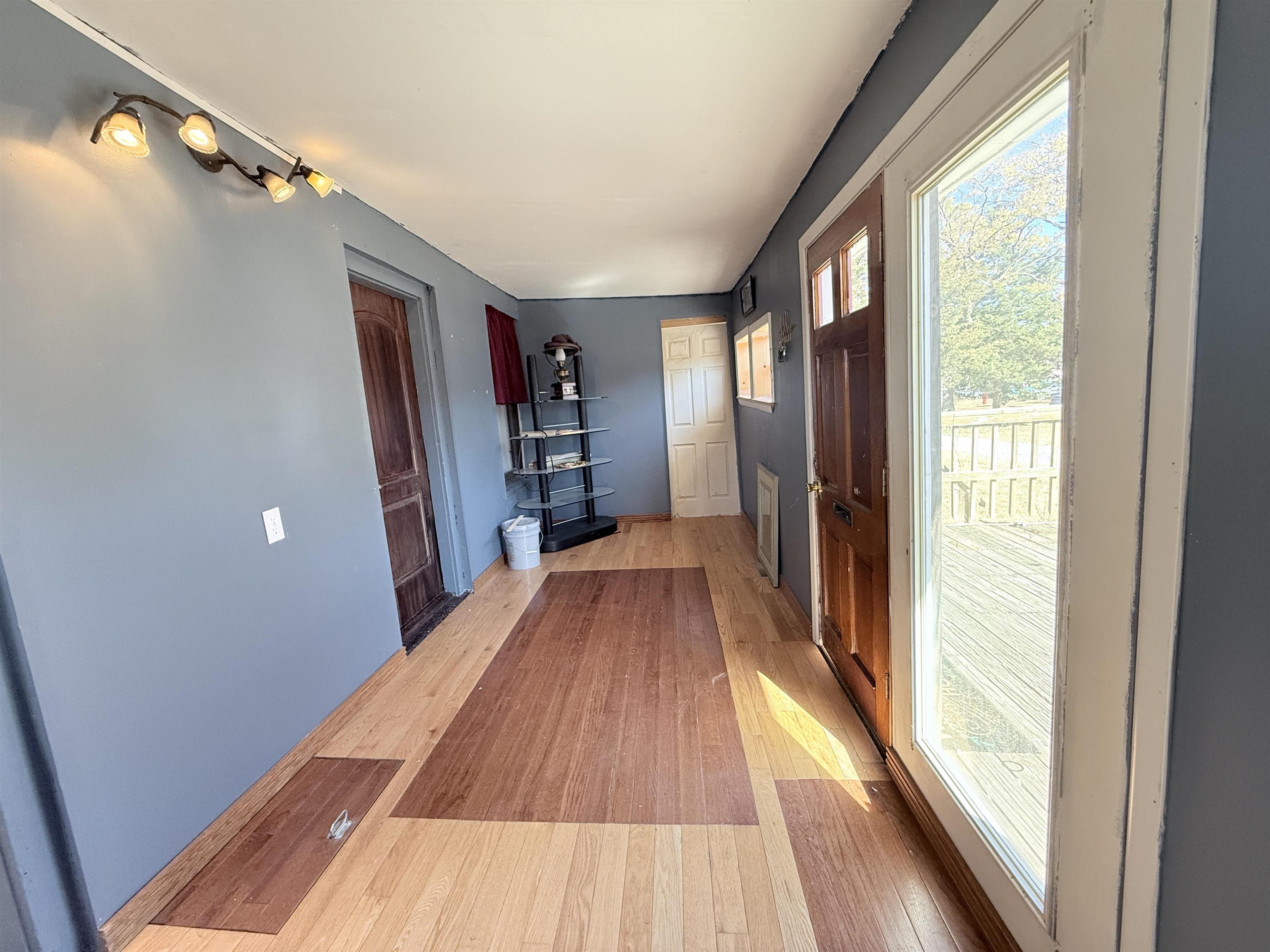 405 Main Property Photo 8