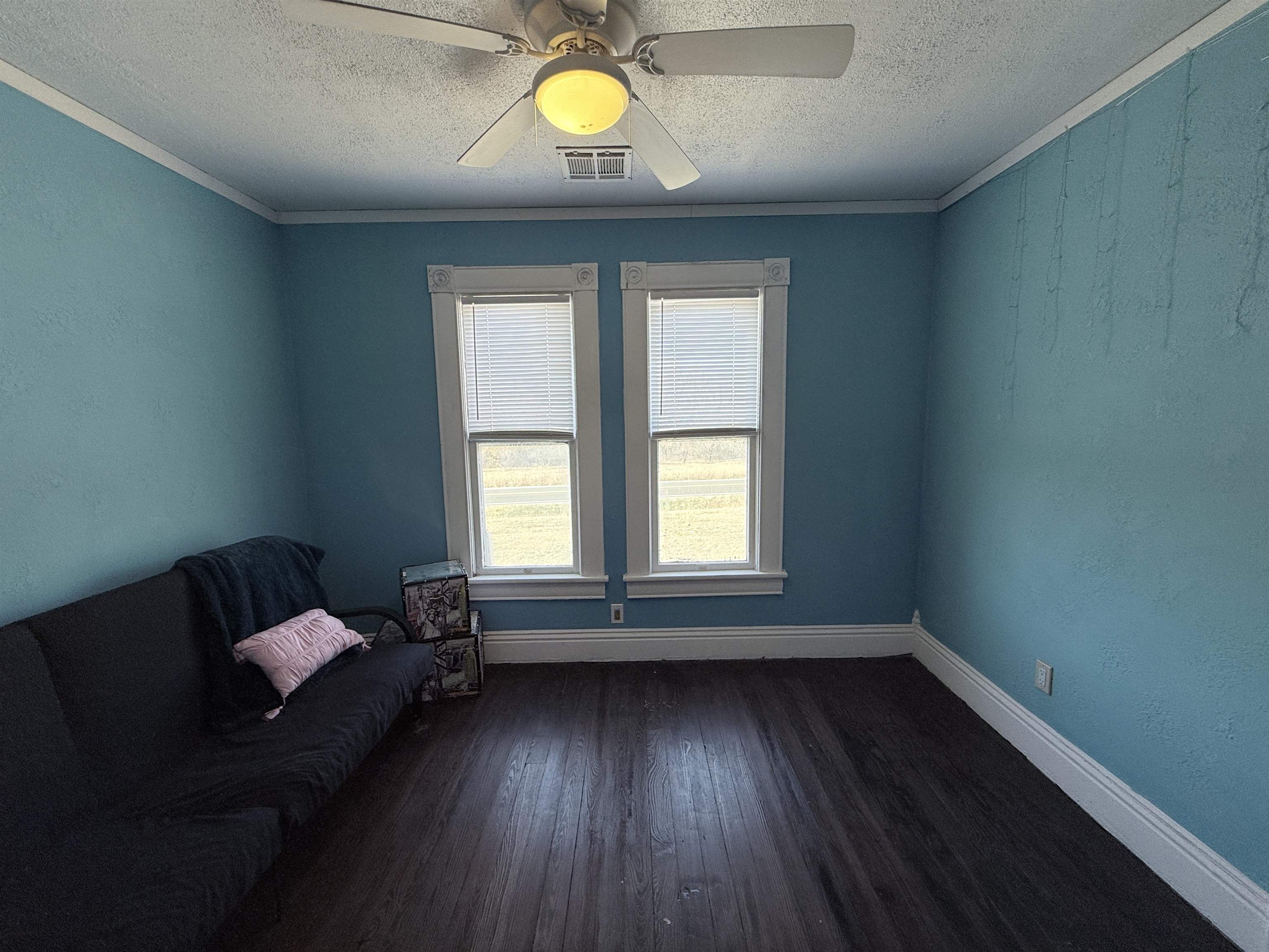 405 Main Property Photo 13
