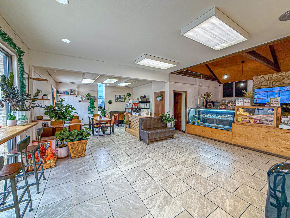 2528 S Oliver Ave Property Photo 3