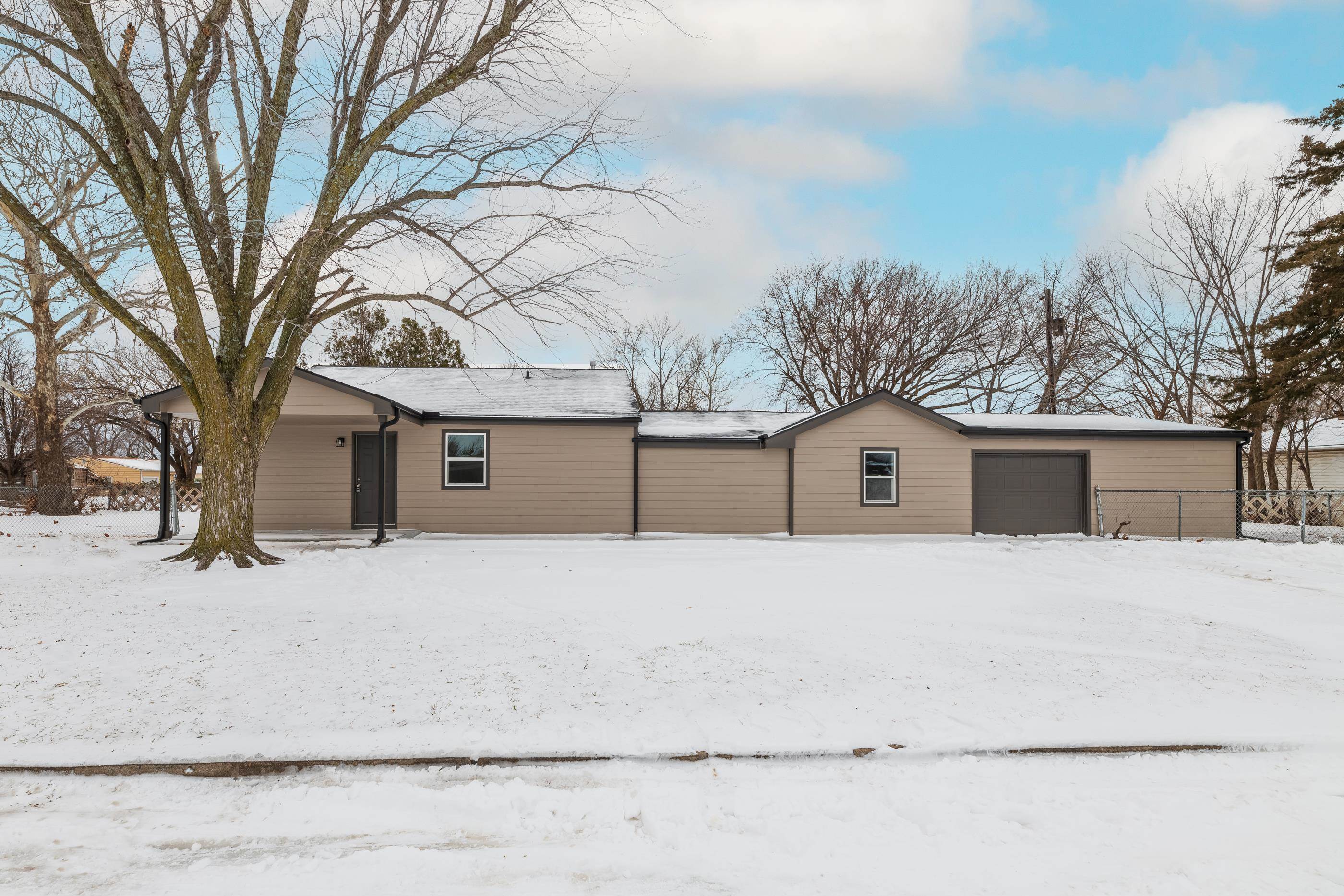 1601 W Regal Property Photo 1