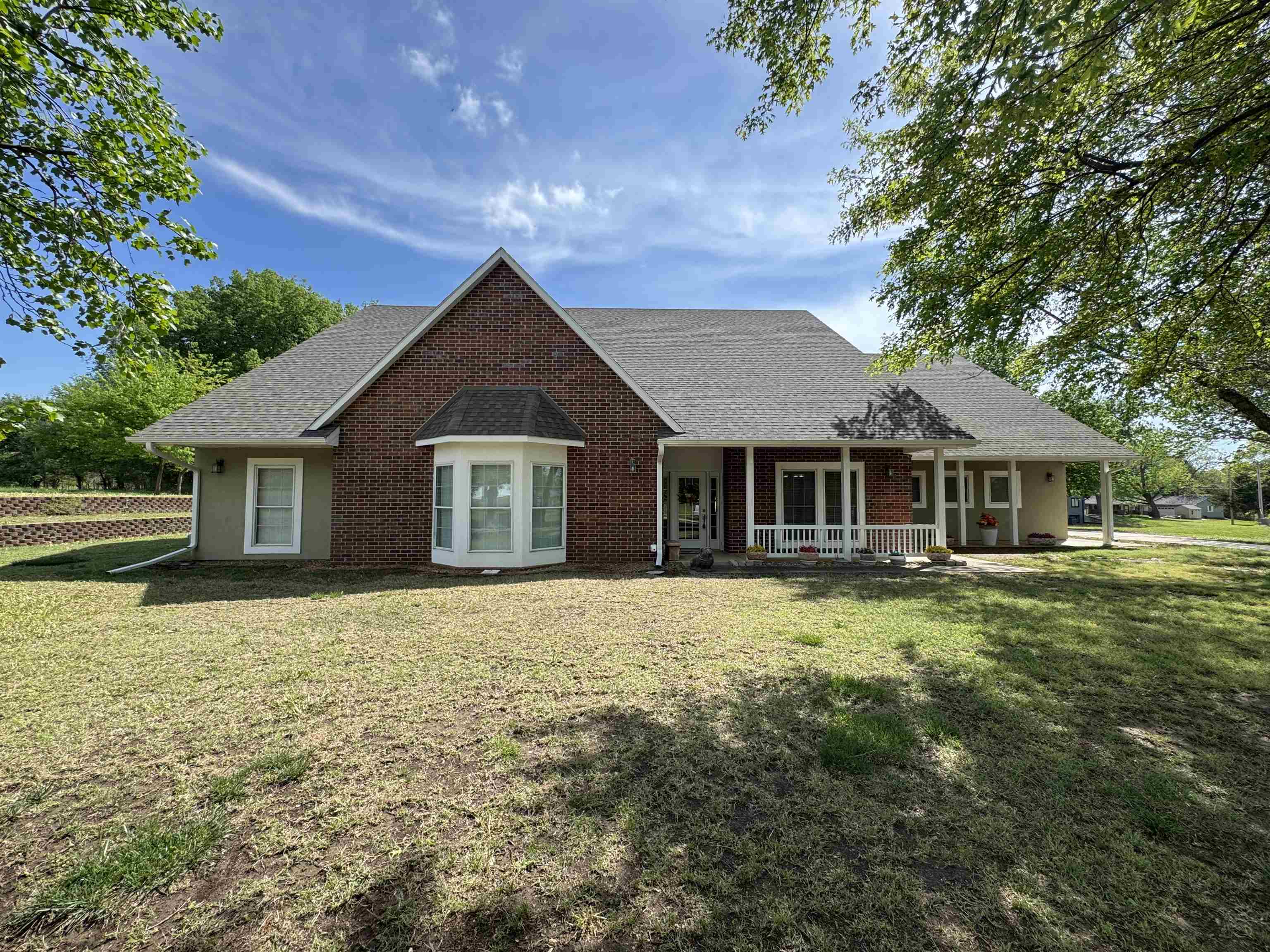 1923 Eastridge Dr Property Photo