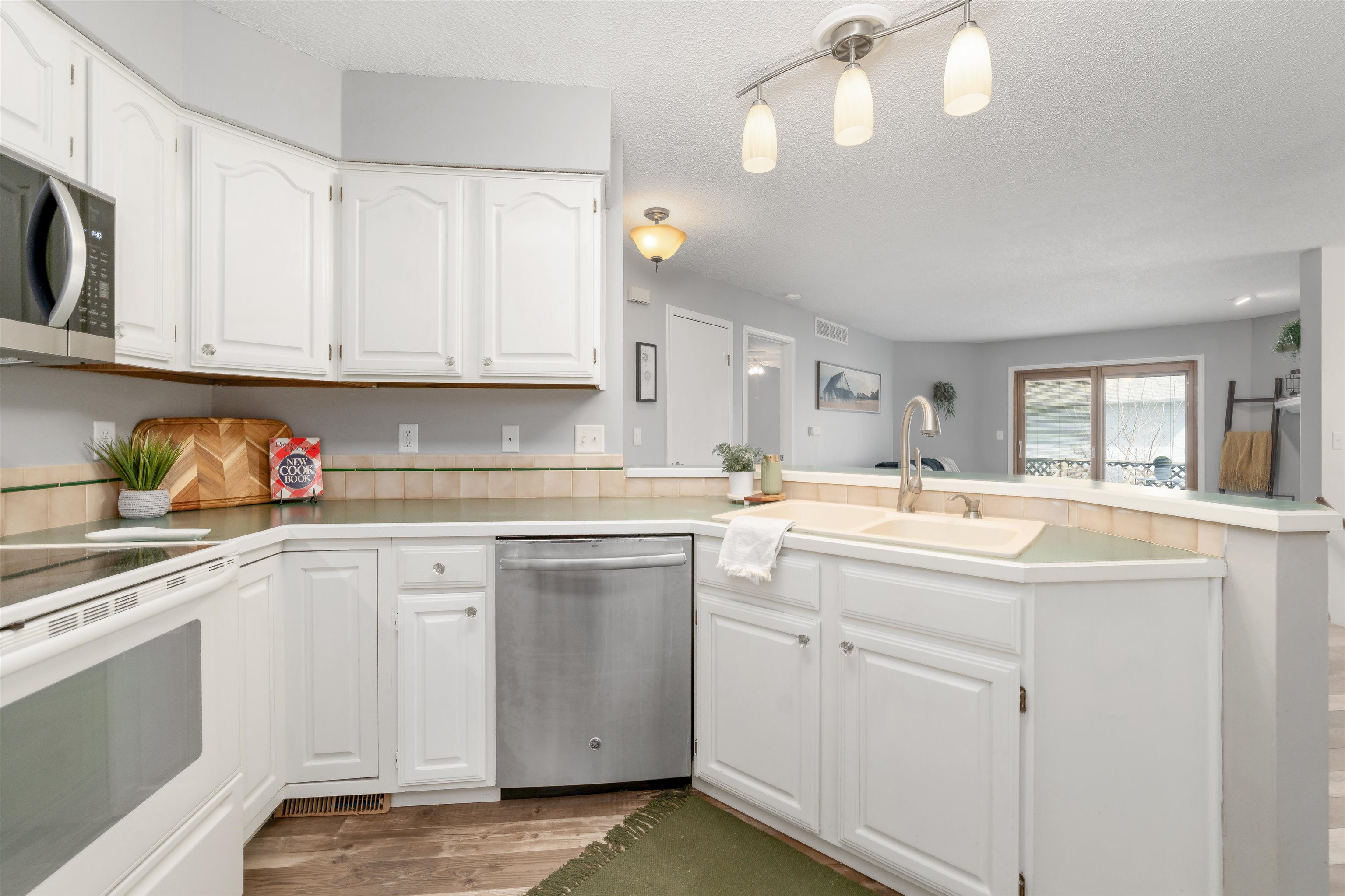 301 S Rock Rd Property Photo 15