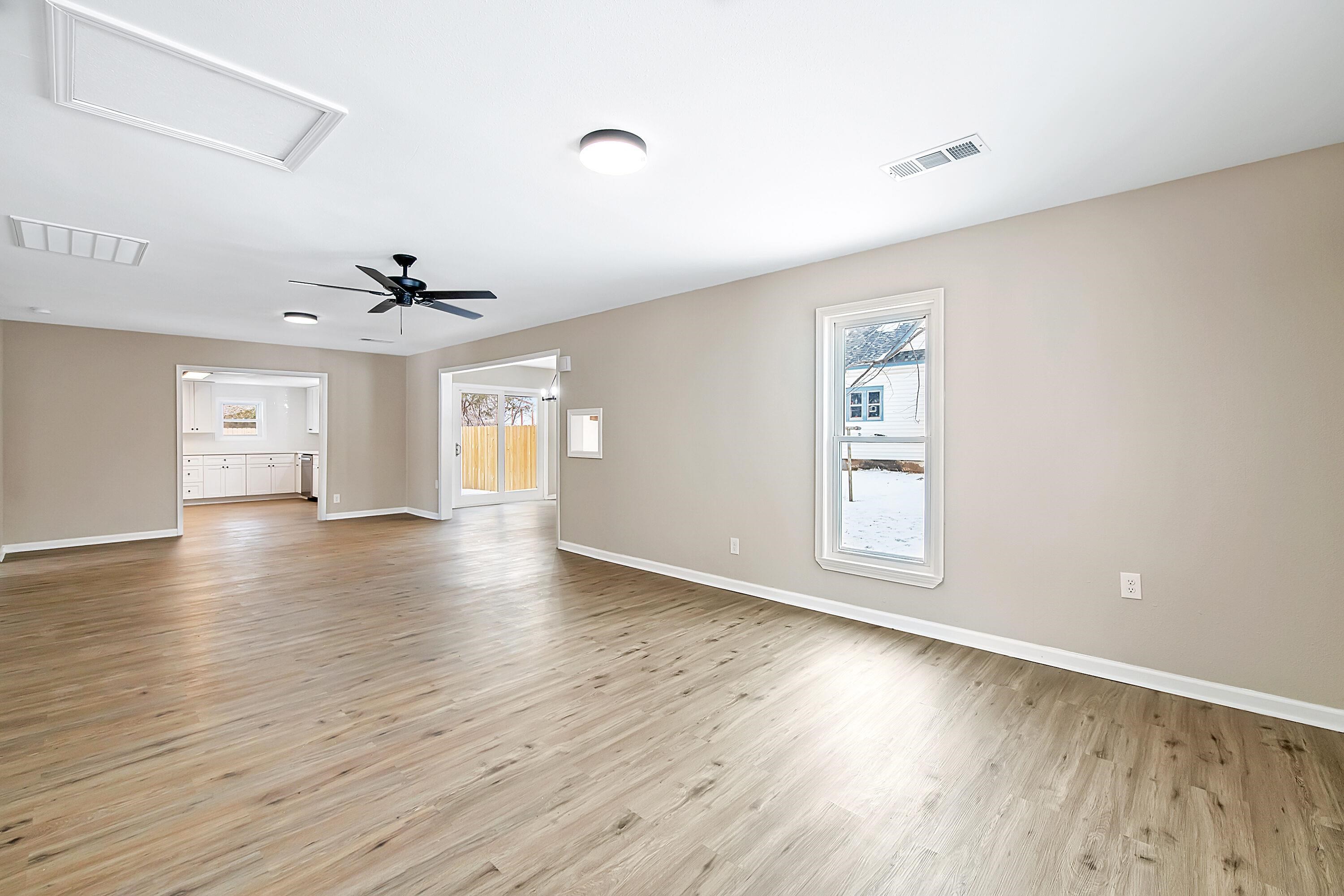 318 S Cranmer St Property Photo 6