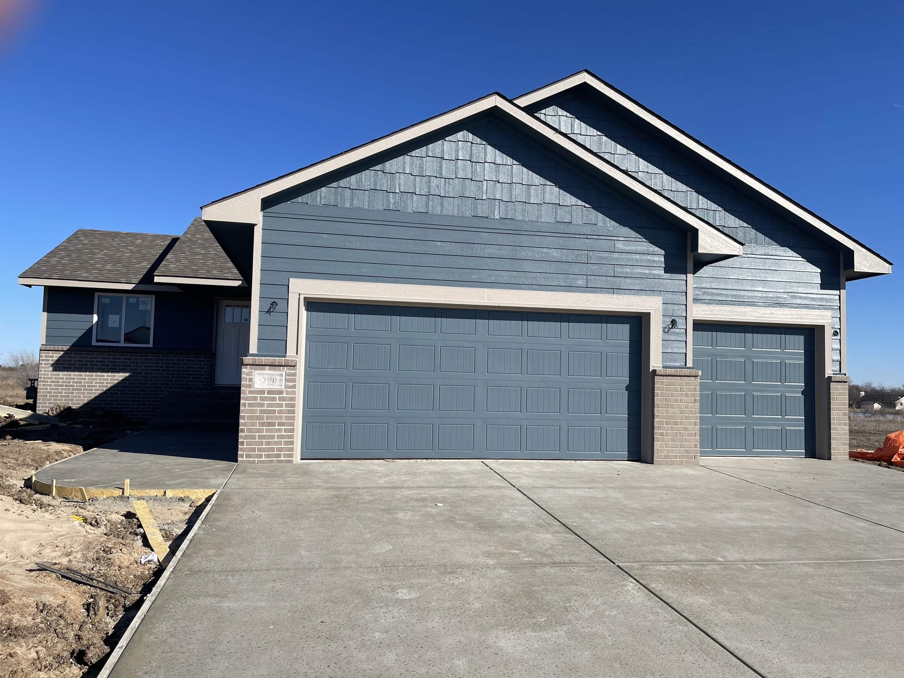 290 W Dusk Property Photo