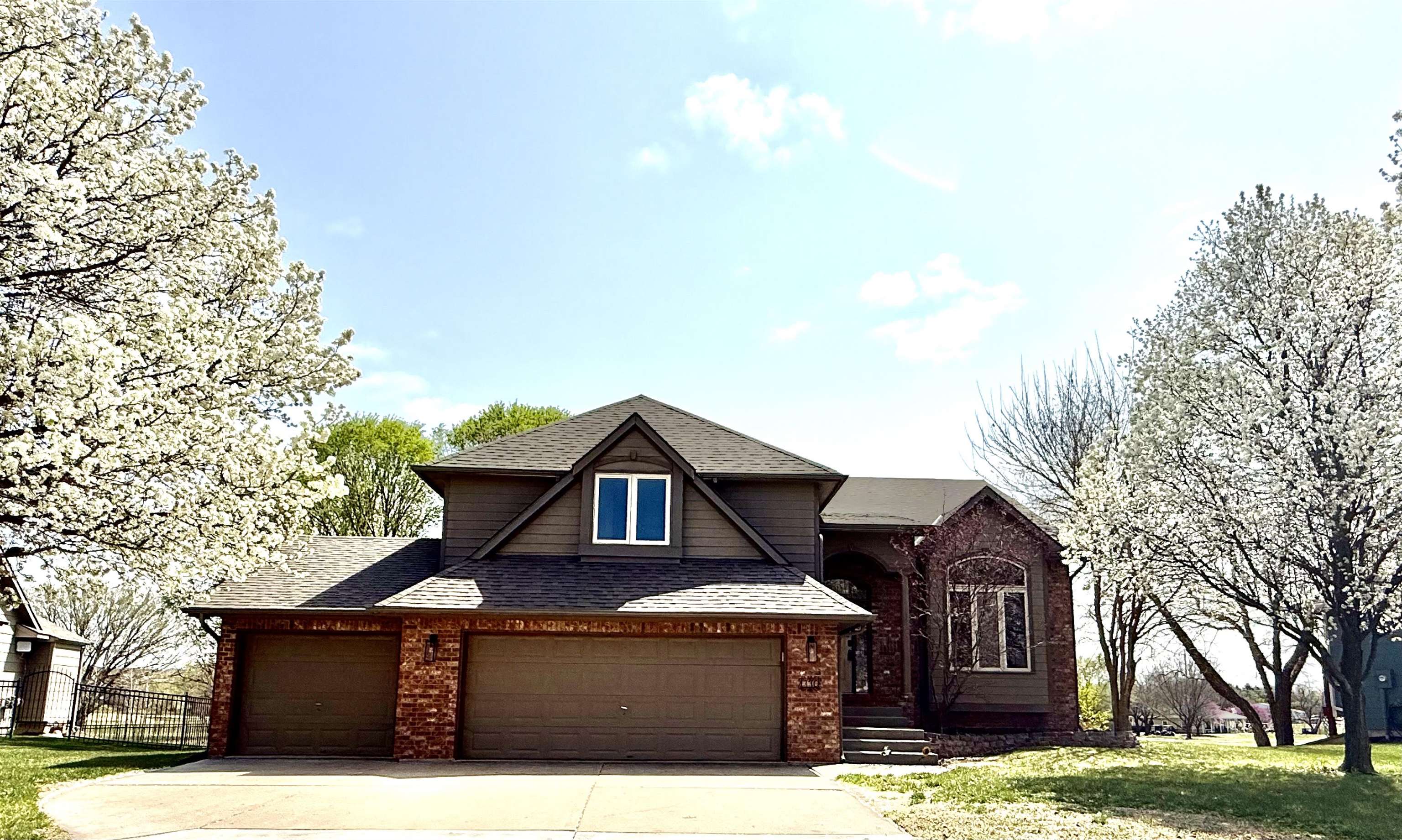 330 S Fairway Cir Property Photo
