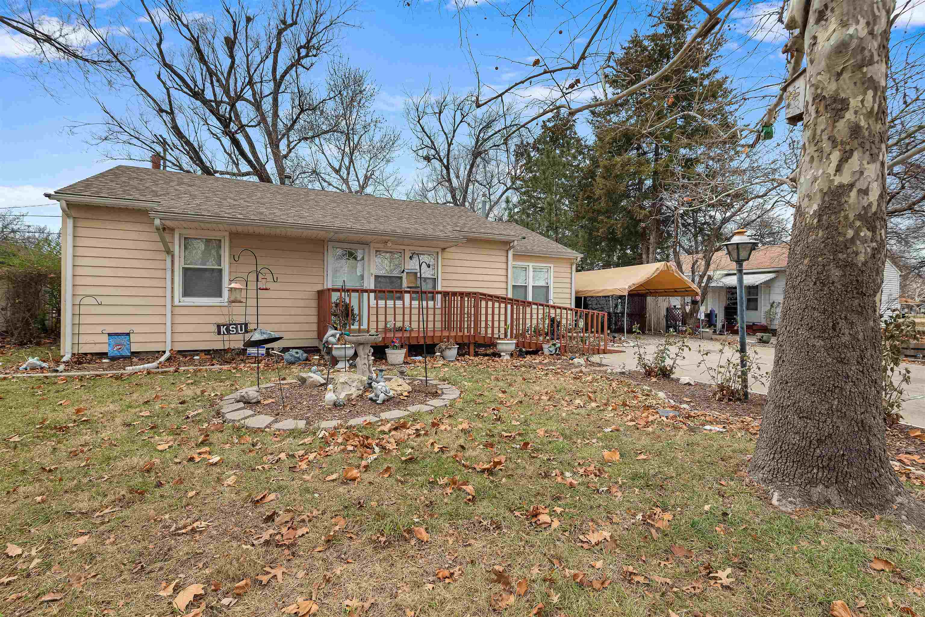 2229 Blaker Dr Property Photo 1