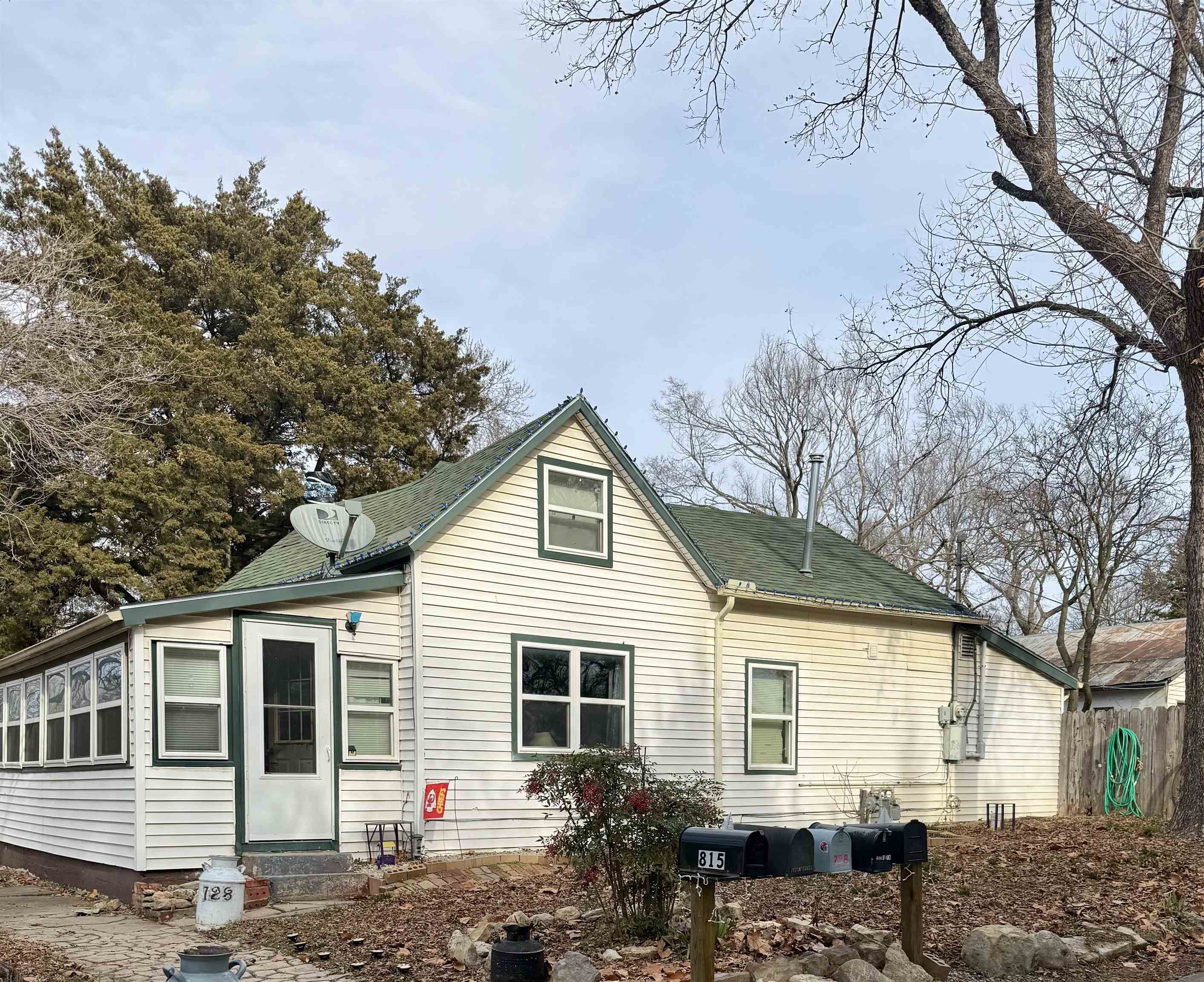 728 S Forrest St Property Photo