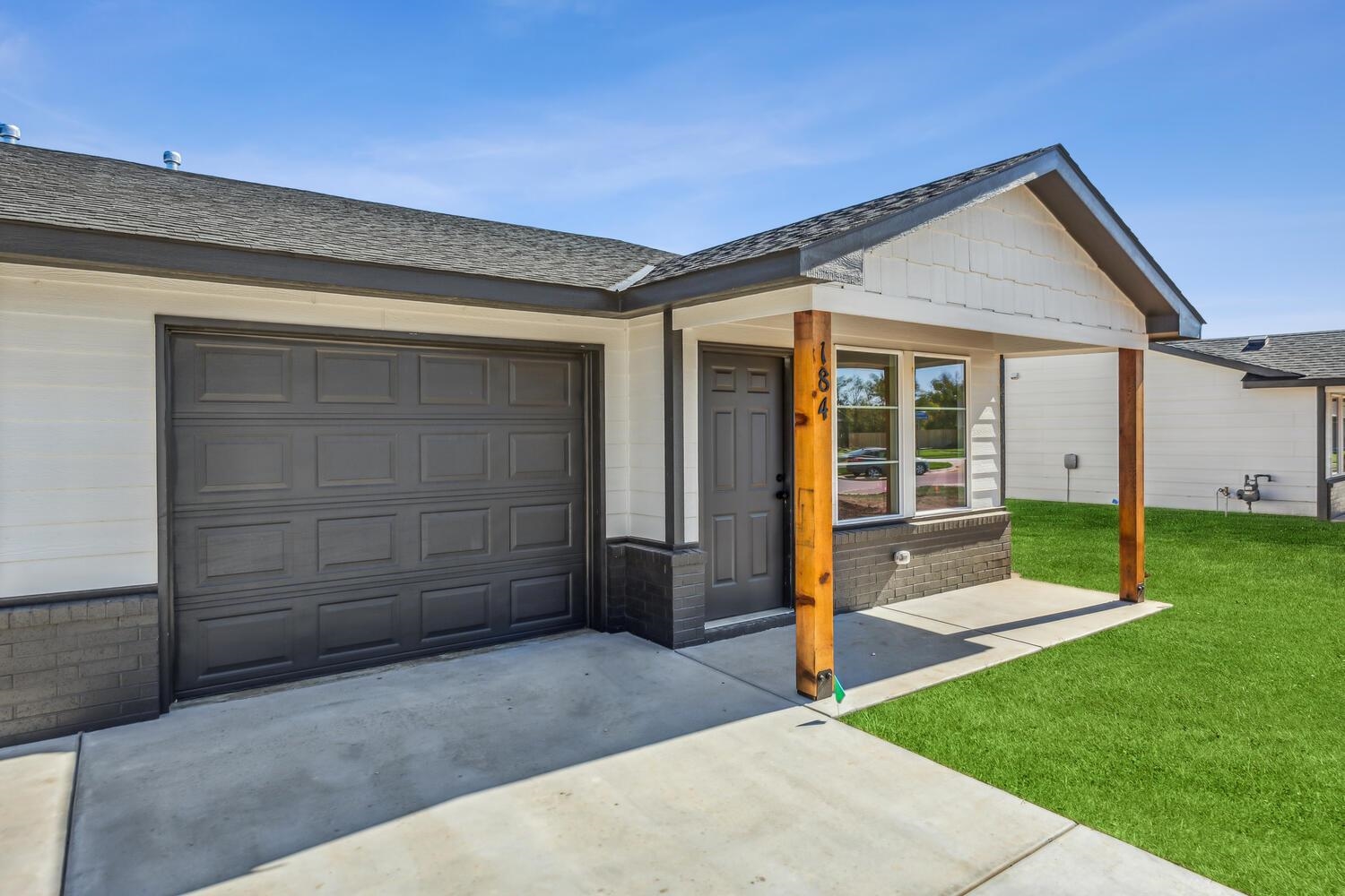 178 N Indian Lakes Dr Property Photo 3