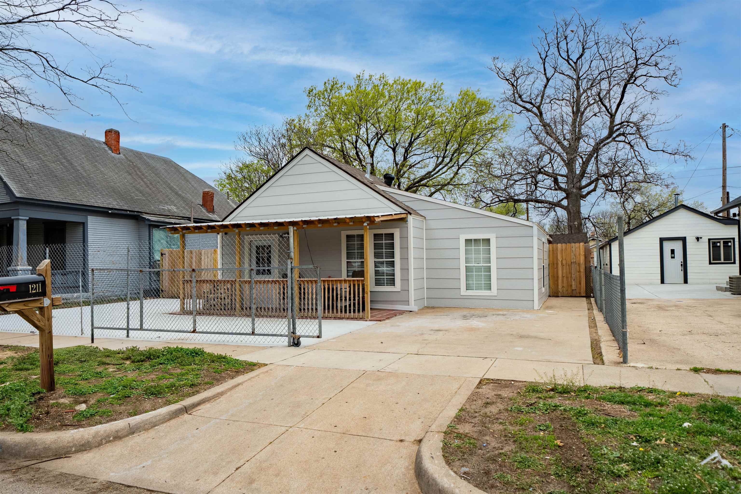 1211 S Pattie St Property Photo