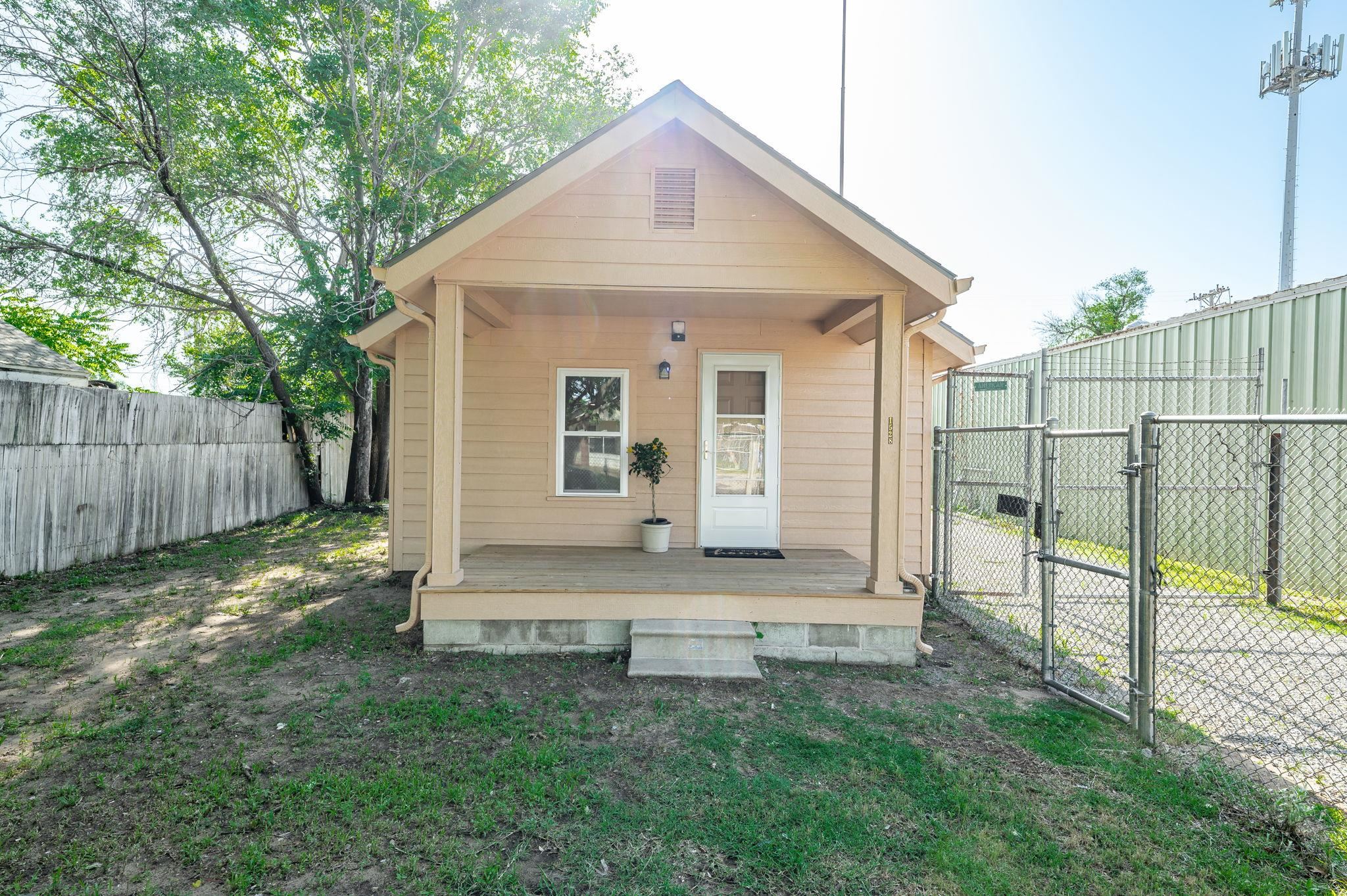 1528 S Walnut St Property Photo 1