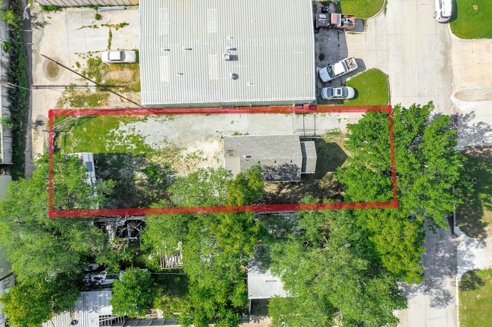 1528 S Walnut St Property Photo 4