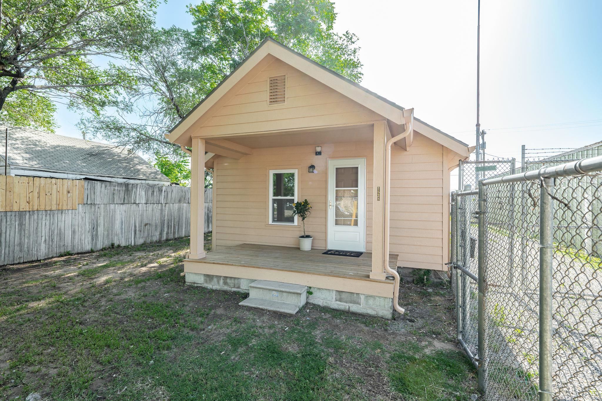 1528 S Walnut St Property Photo 6
