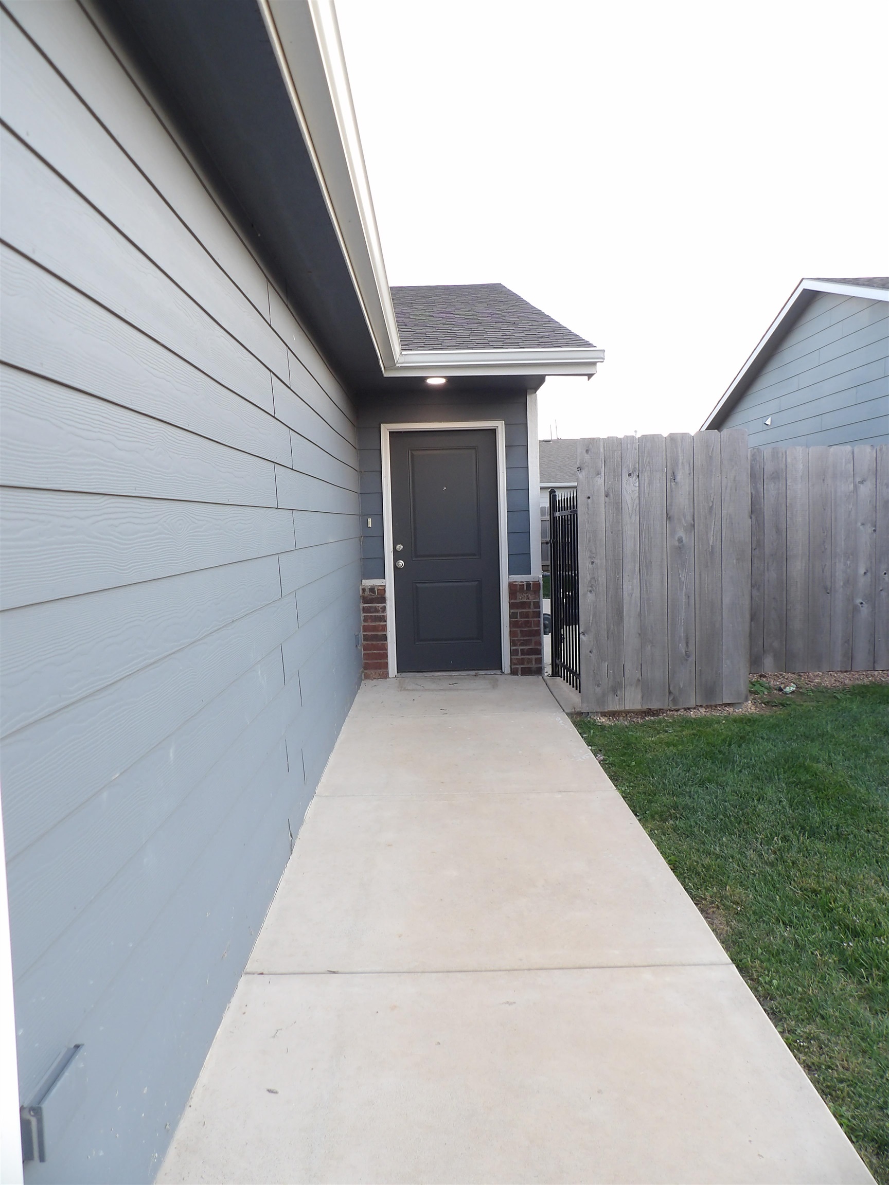 1713-1715 E 69th Ct N Property Photo 2