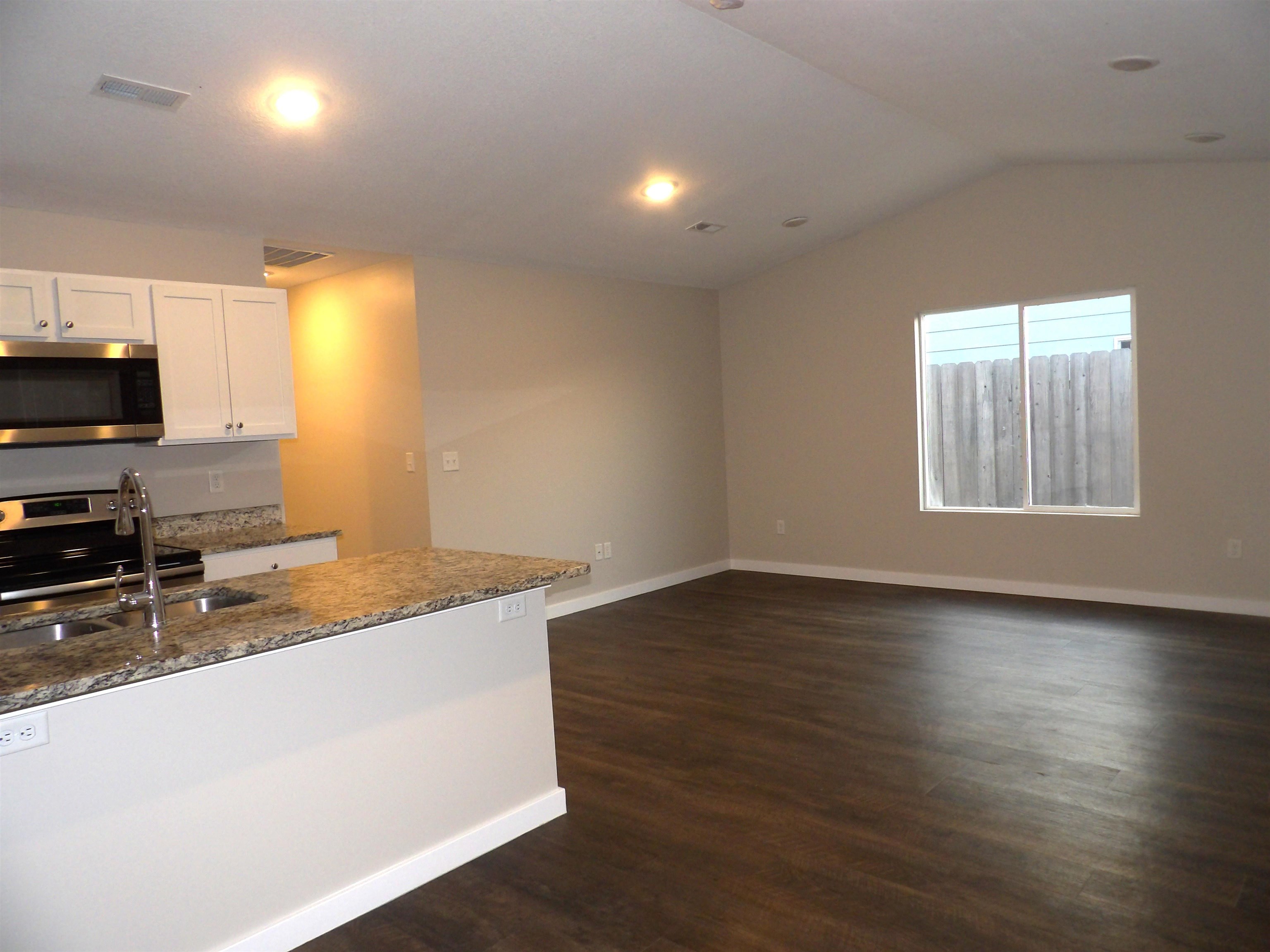 1713-1715 E 69th Ct N Property Photo 4