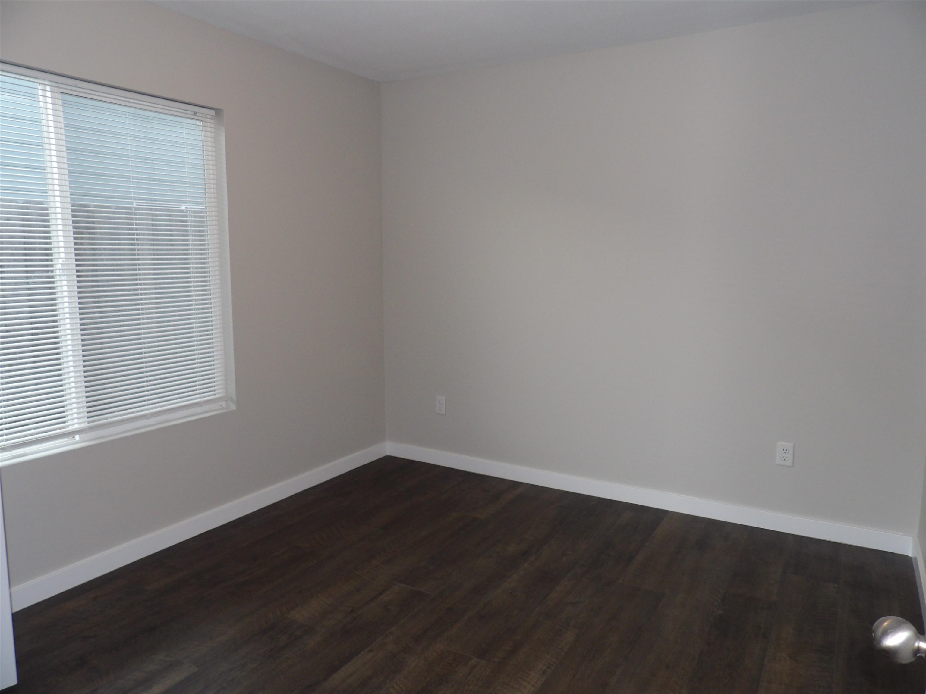 1713-1715 E 69th Ct N Property Photo 9
