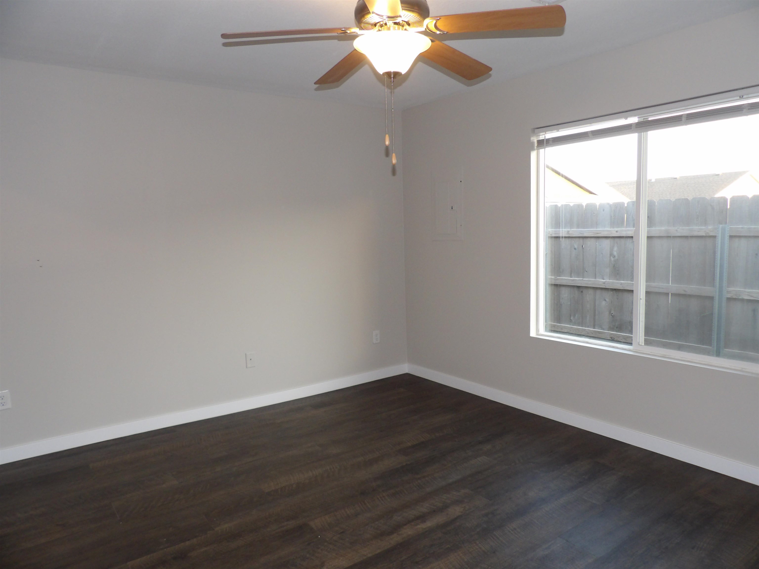 1713-1715 E 69th Ct N Property Photo 11
